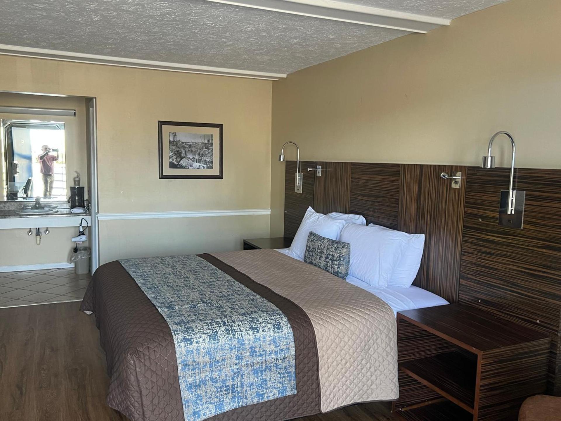 Towne inn photo 75