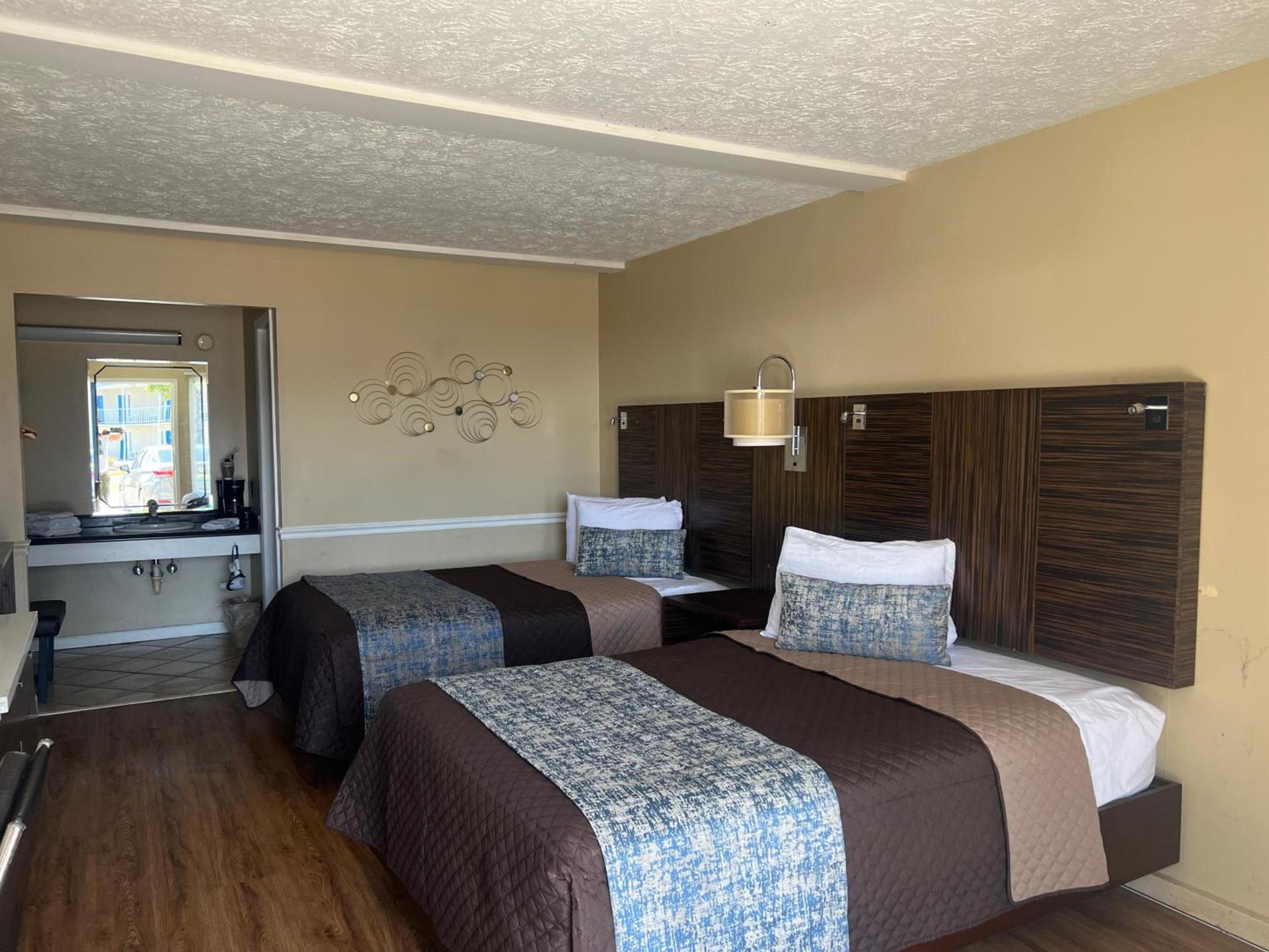 Towne inn photo 76