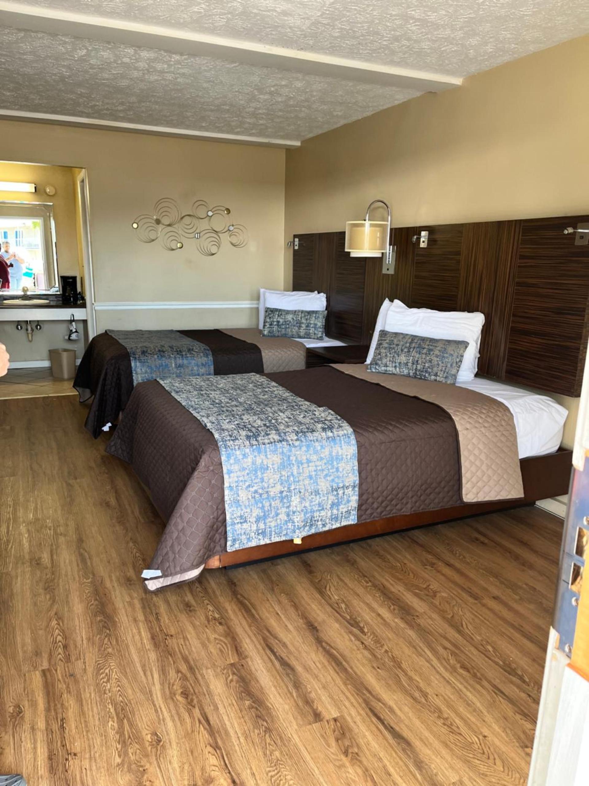 Towne inn photo 77