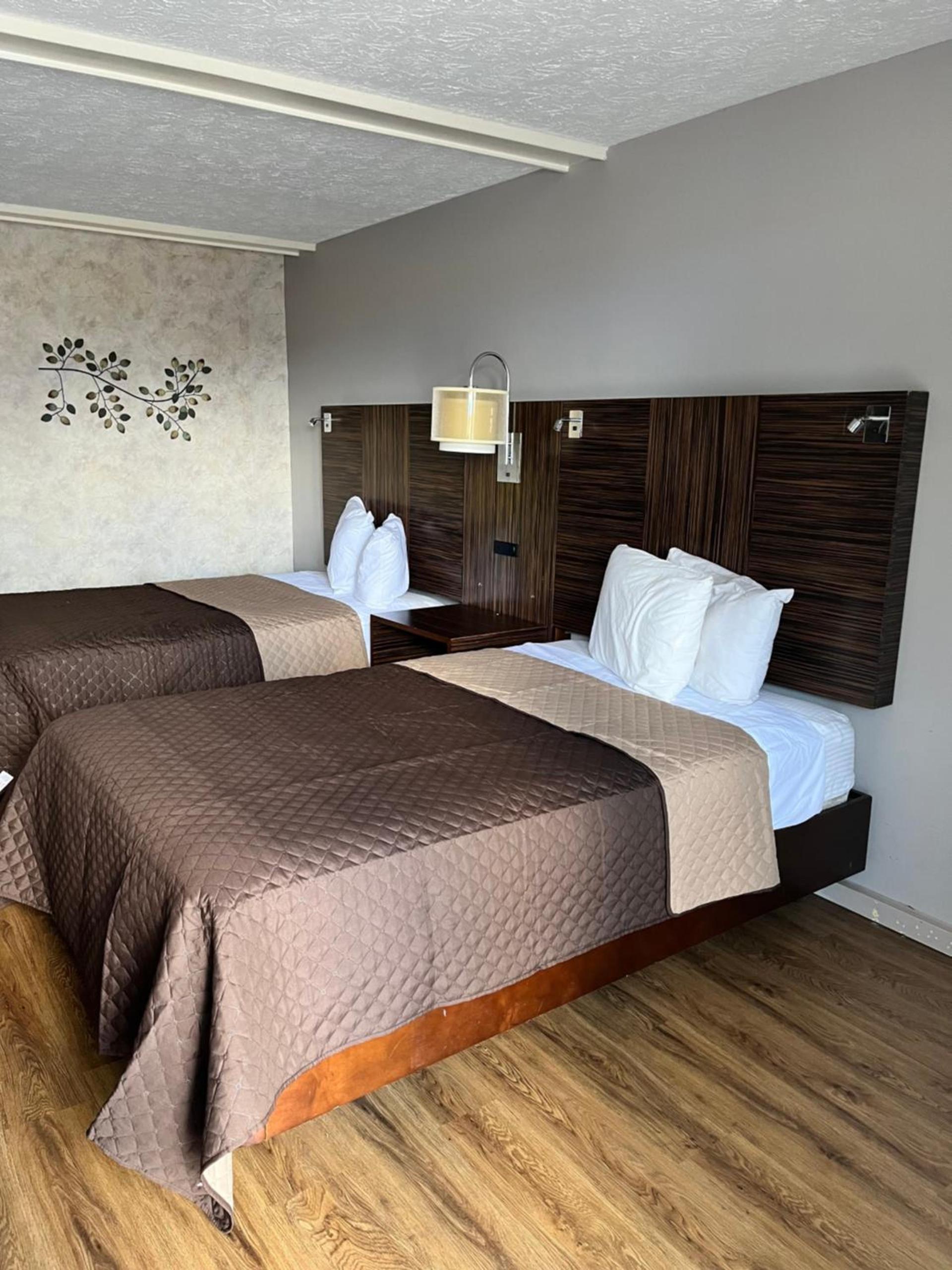 Towne inn photo 78