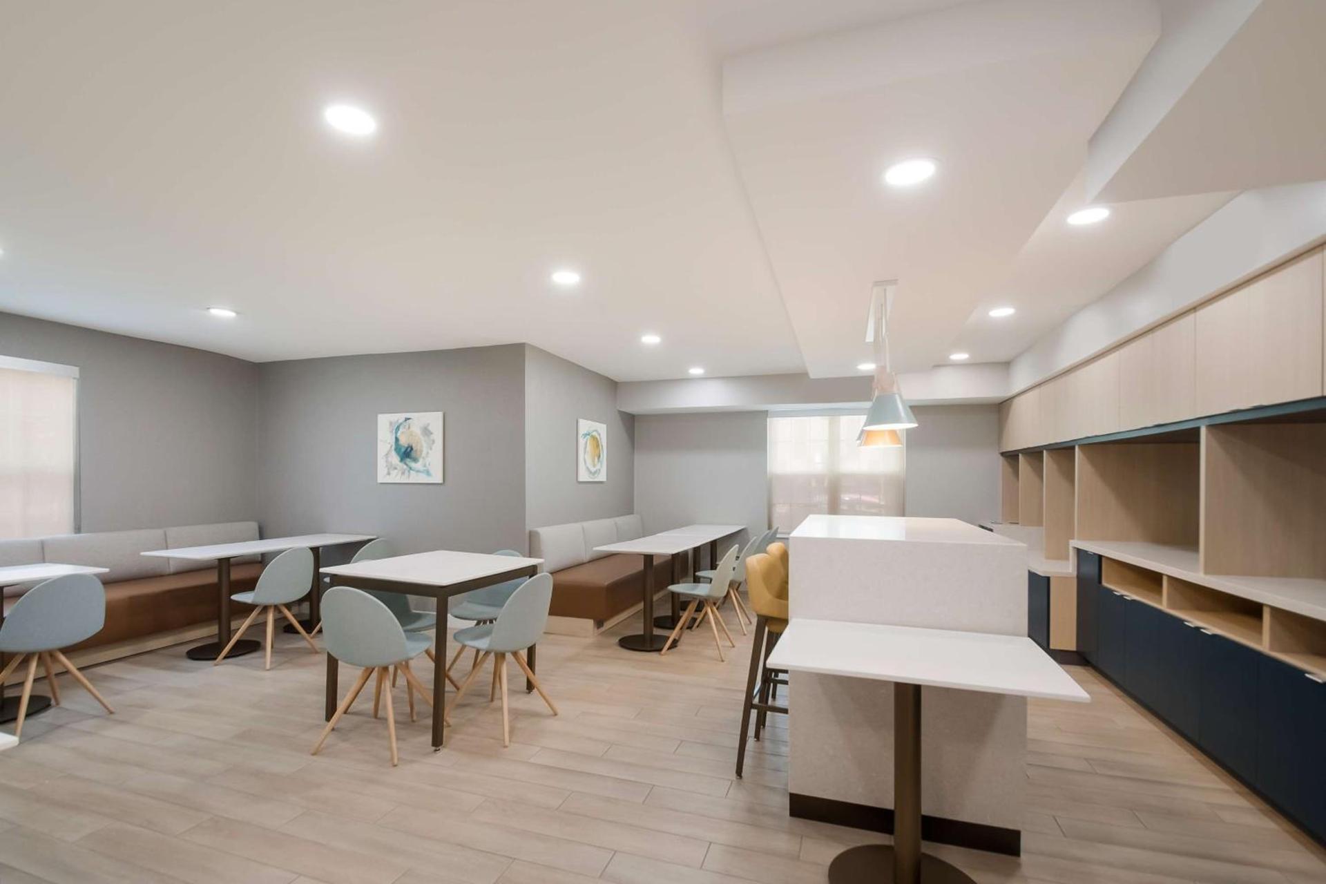 Sonesta Simply Suites Falls Church photo 18