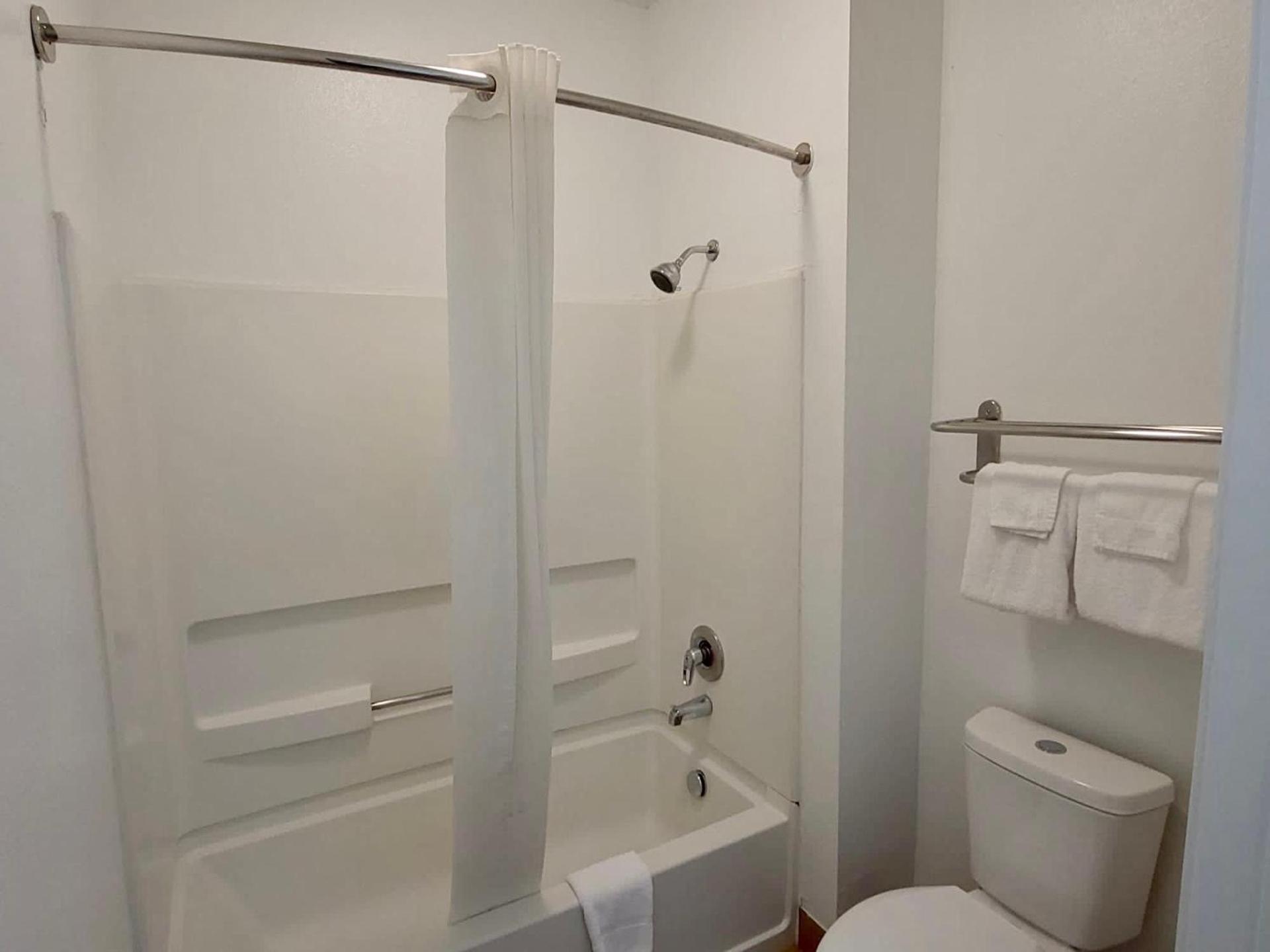 Scottish Inns & Suites Forney photo 39