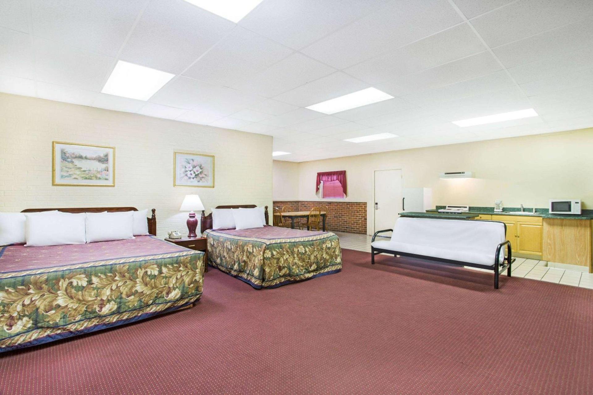 Bristol Parkway inn photo 8