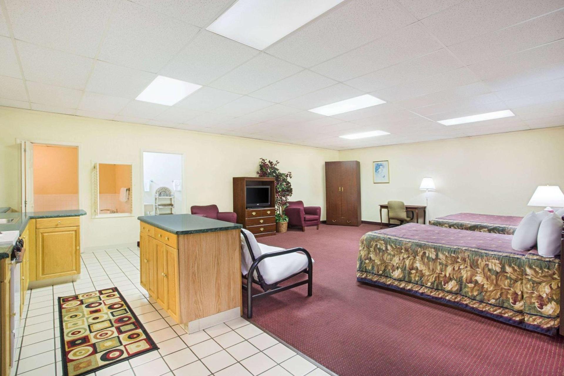 Bristol Parkway inn photo 9