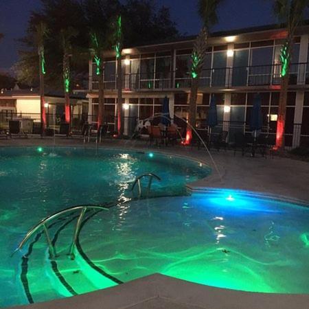 Mother Earth Motor Lodge photo 2