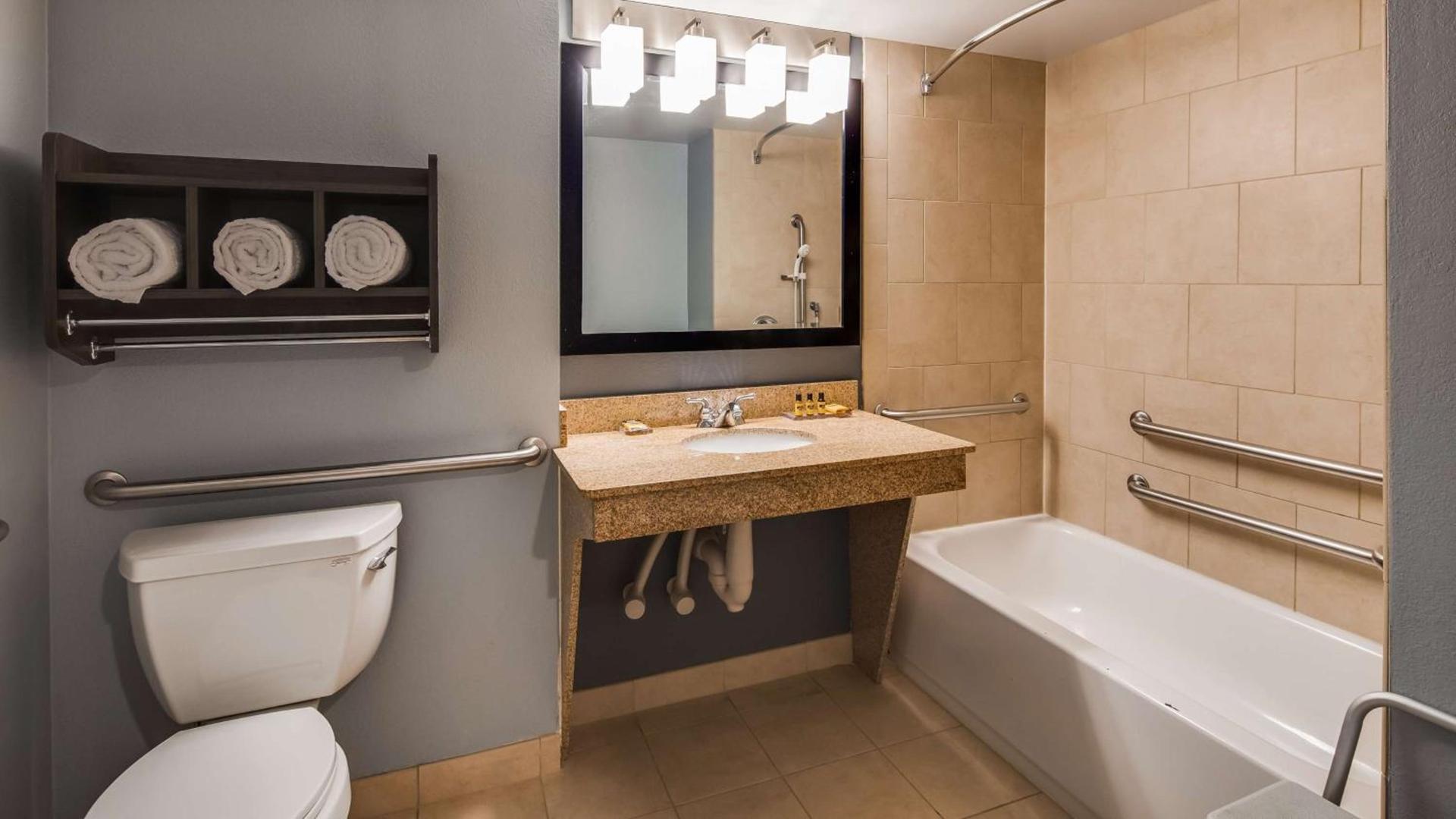 Best Western Plus Champaign/Urbana Inn photo 25