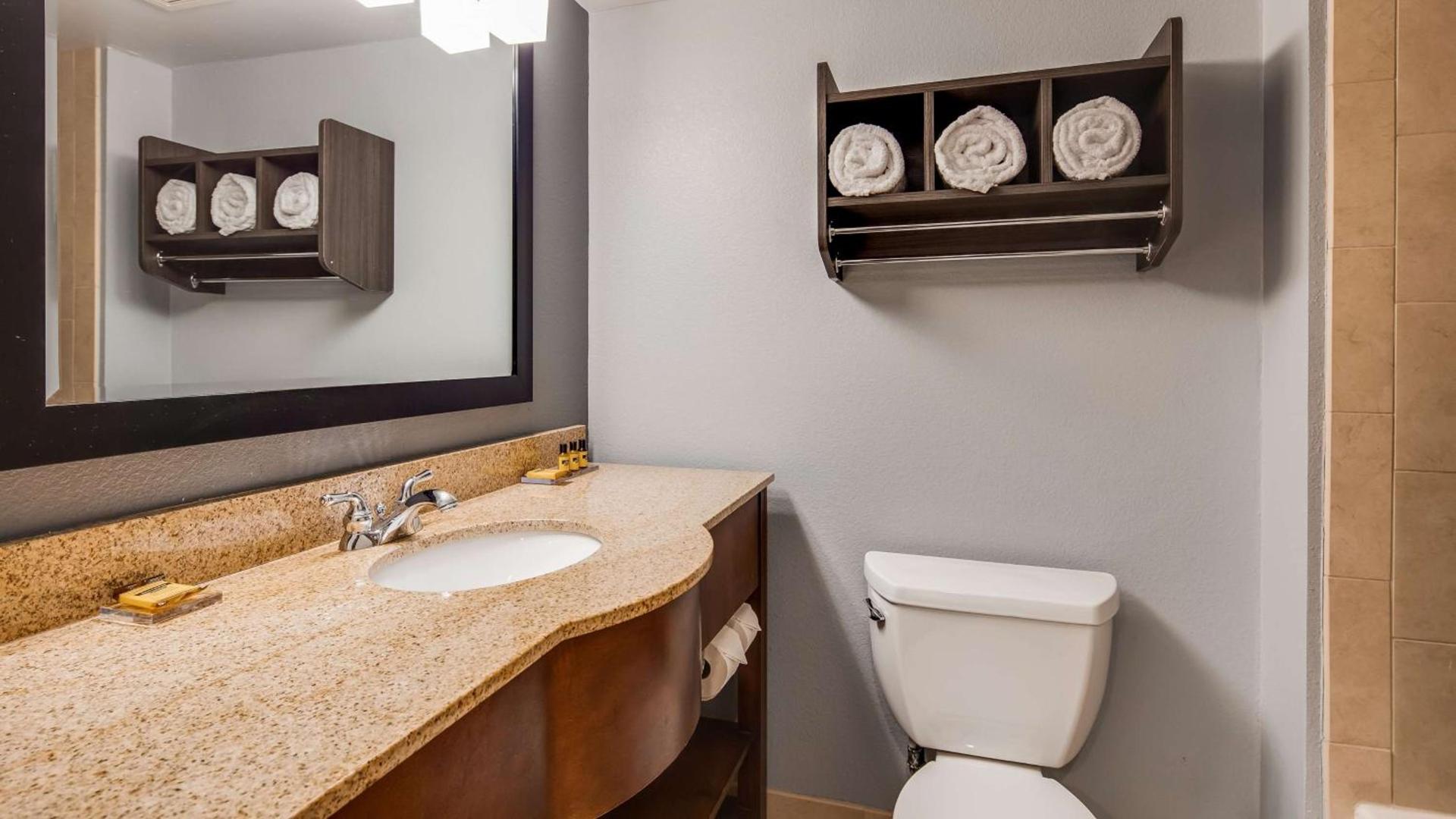 Best Western Plus Champaign/Urbana Inn photo 24