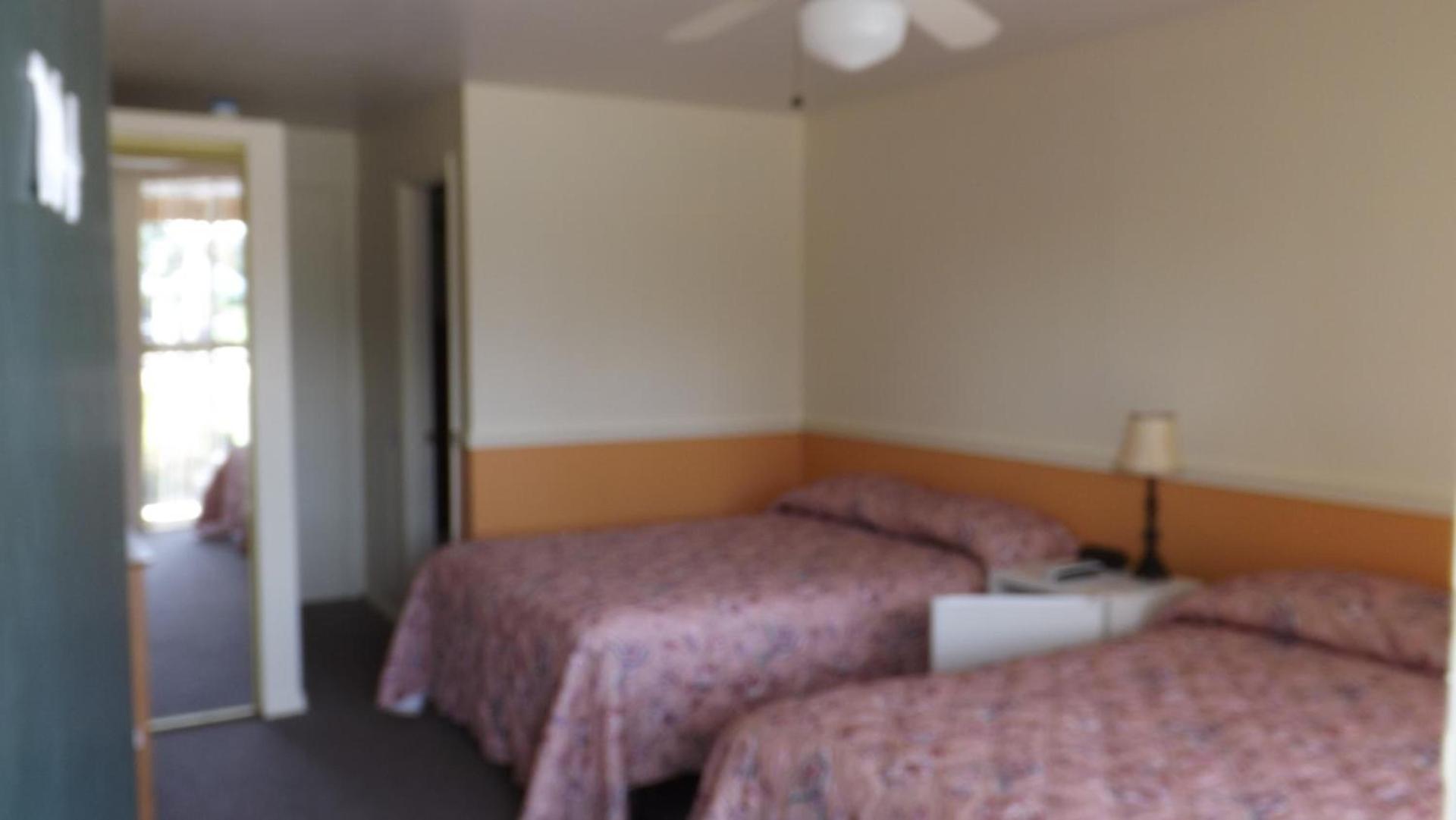 Twin Lakes Inn photo 27