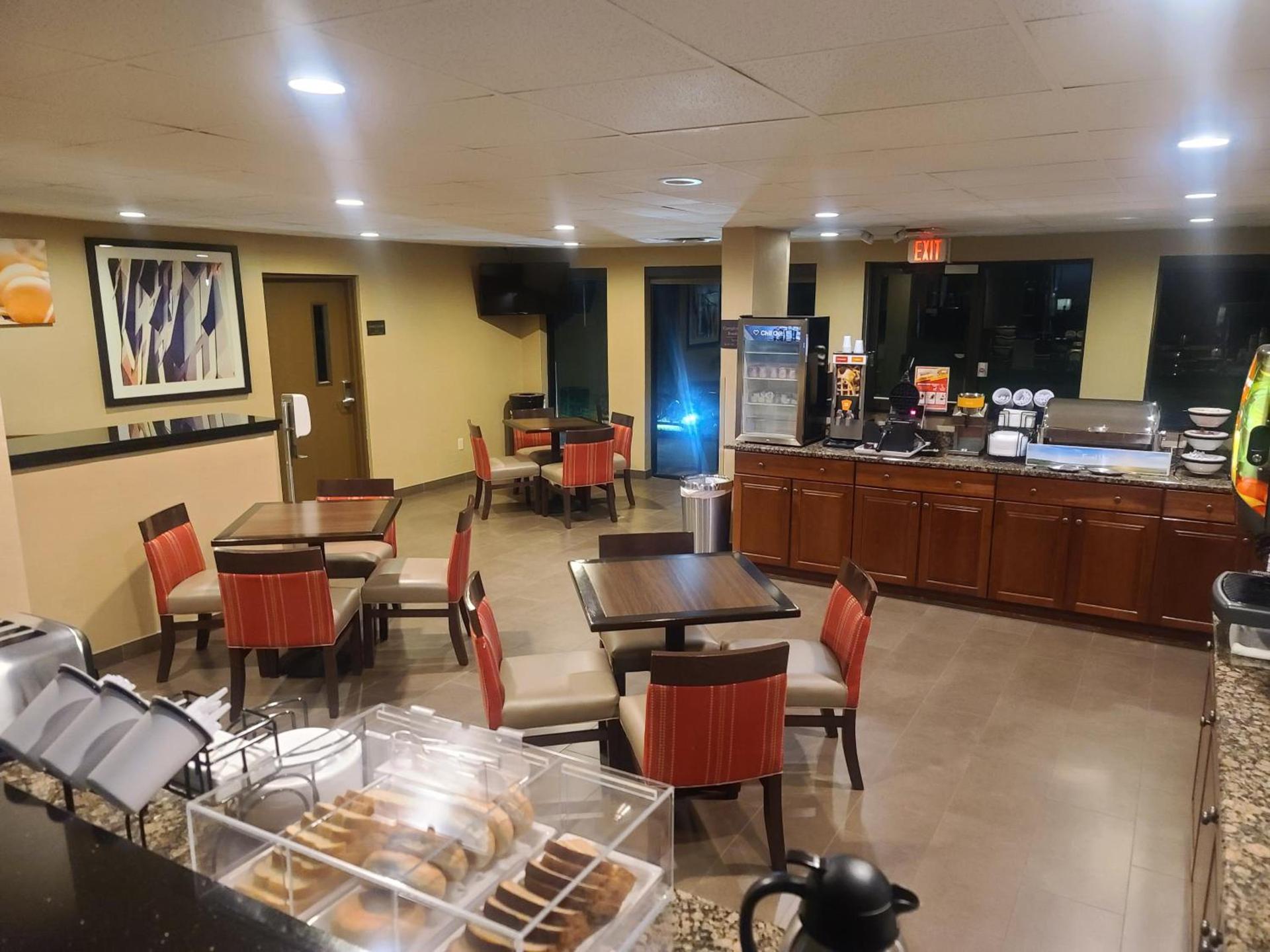 Comfort Inn & Suites Leeds I-20 photo 25