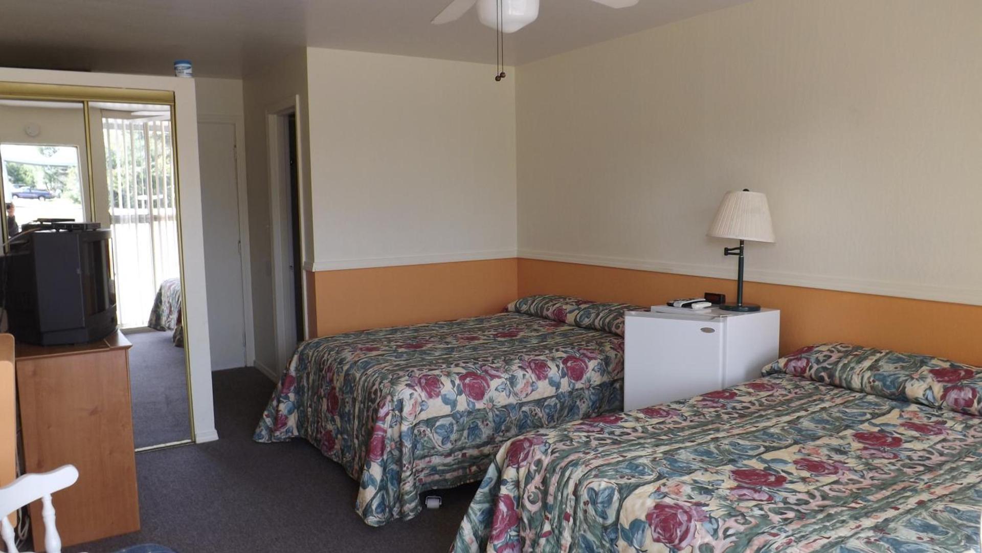 Twin Lakes Inn photo 47