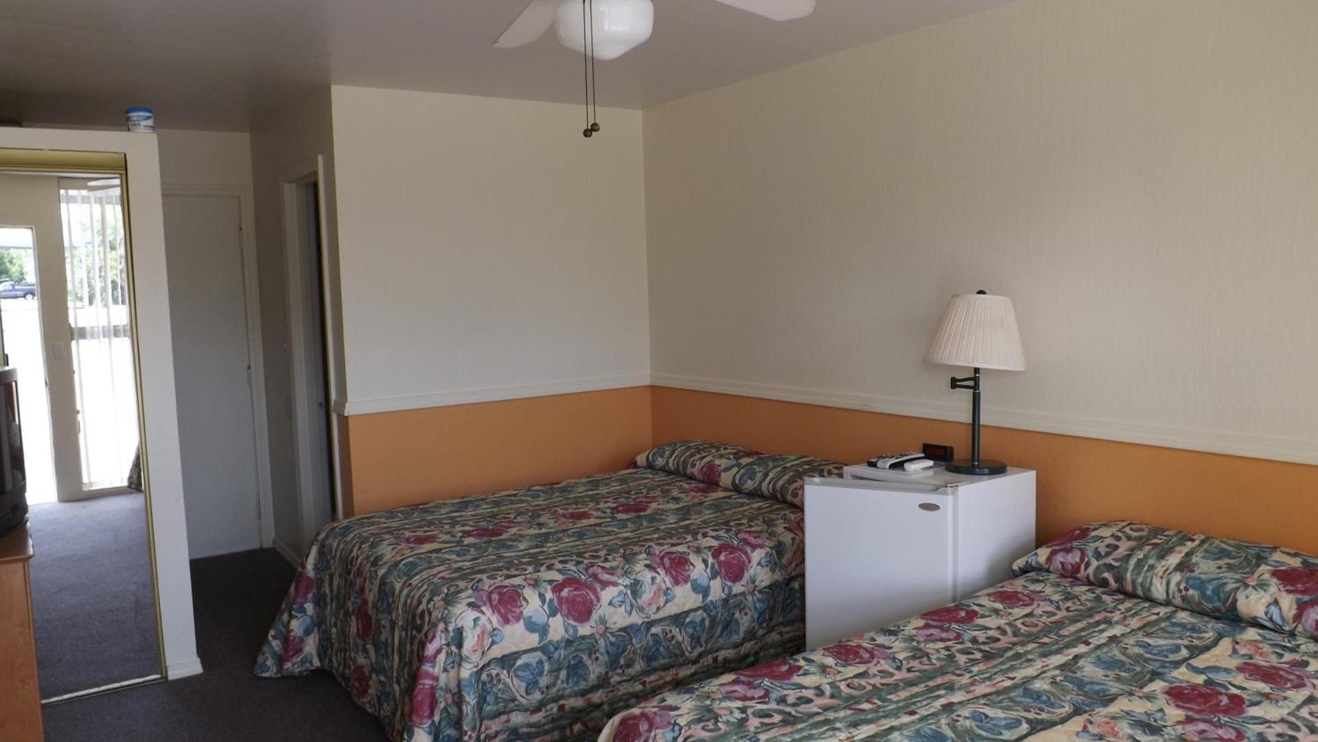 Twin Lakes Inn photo 32