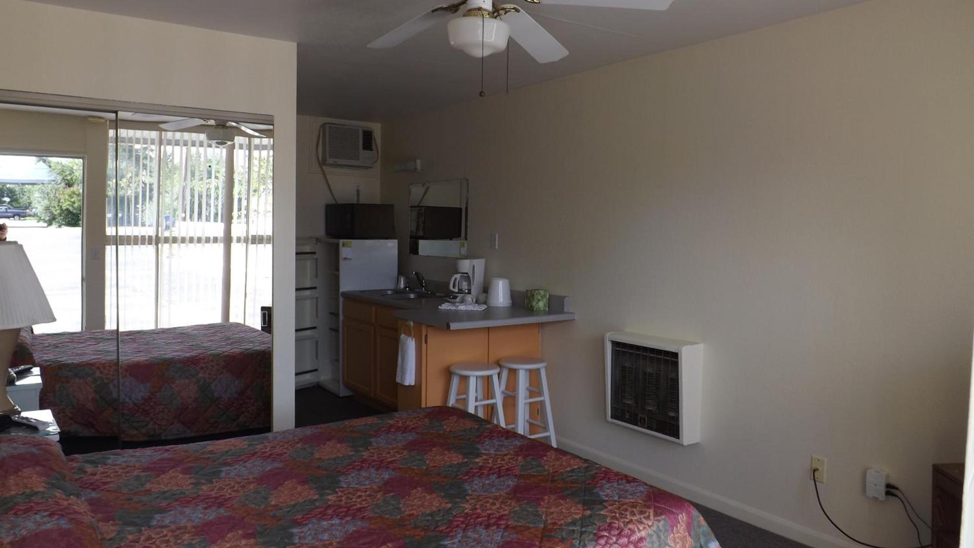Twin Lakes Inn photo 54