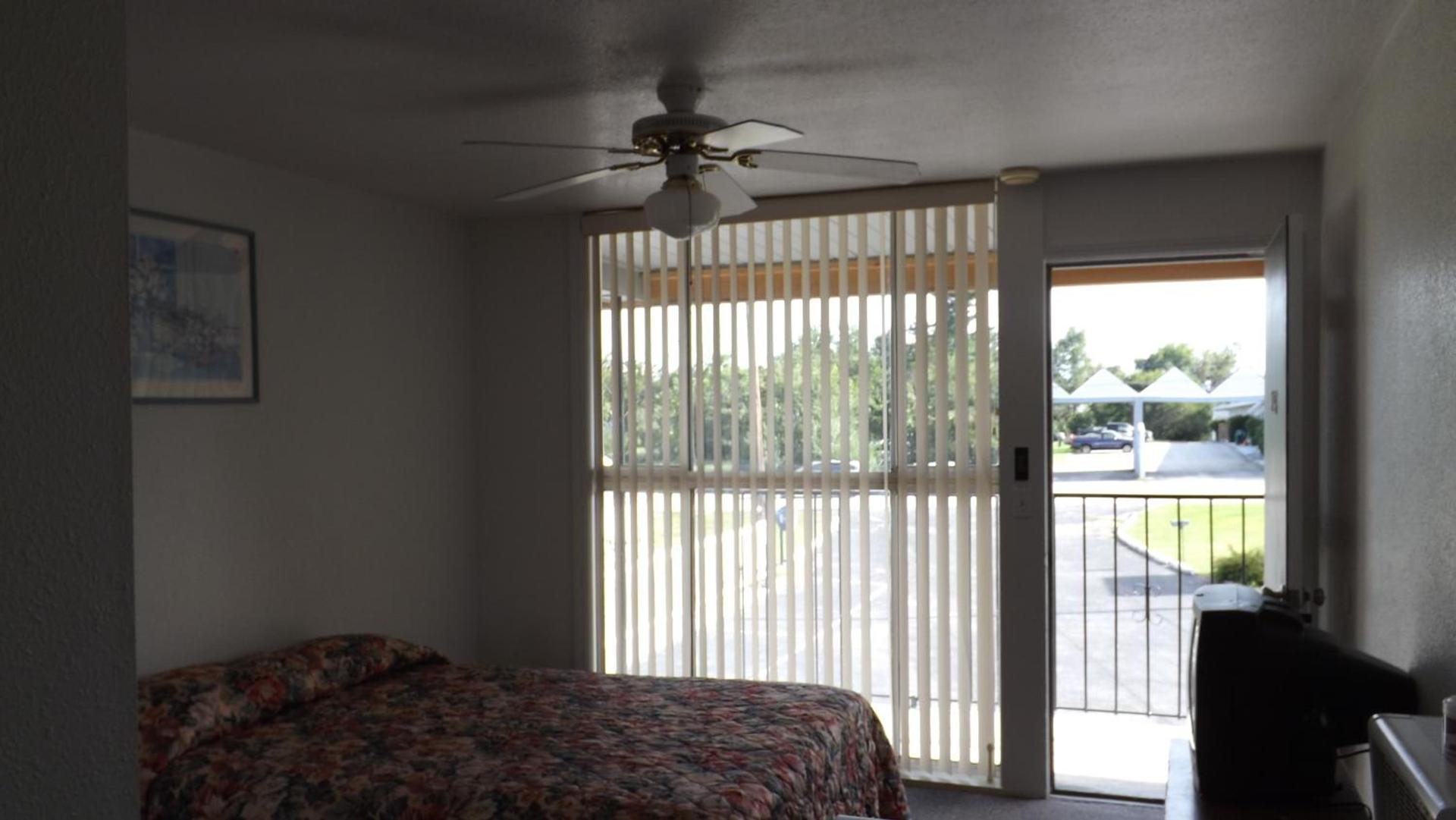 Twin Lakes Inn photo 28