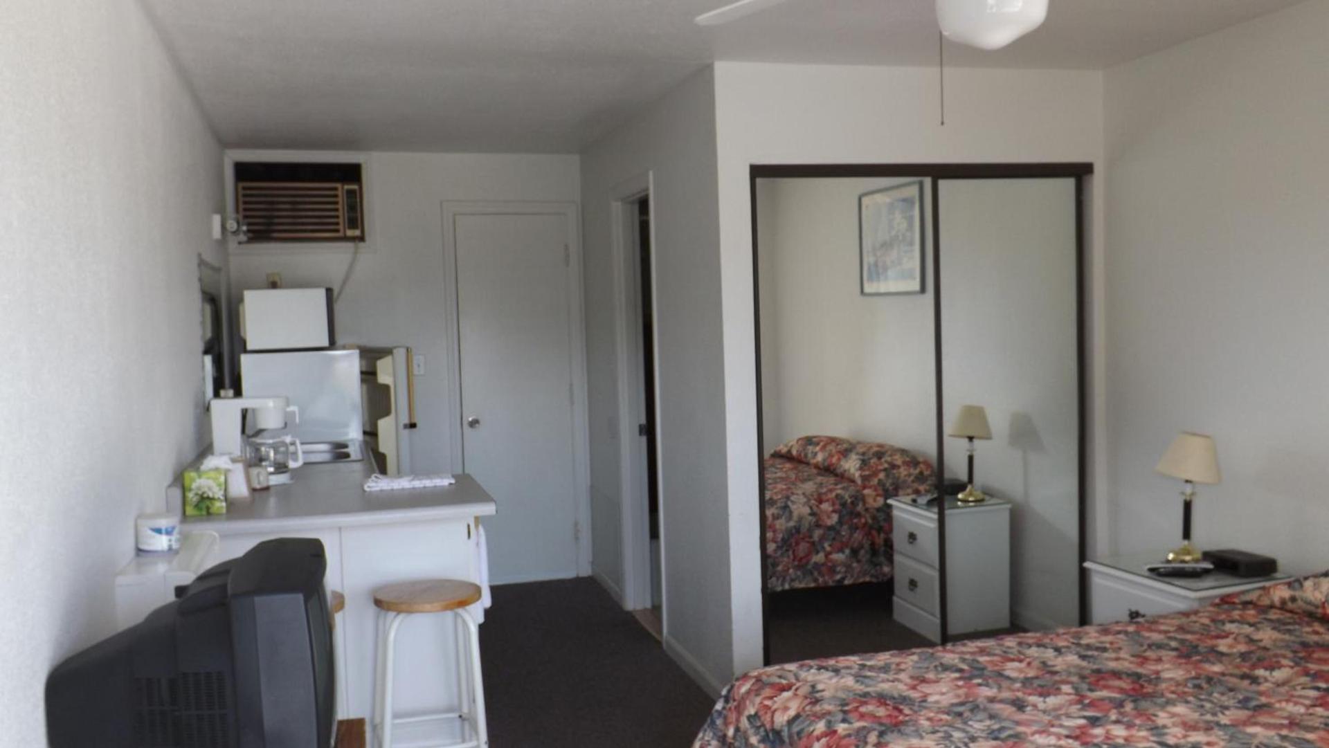 Twin Lakes Inn photo 33
