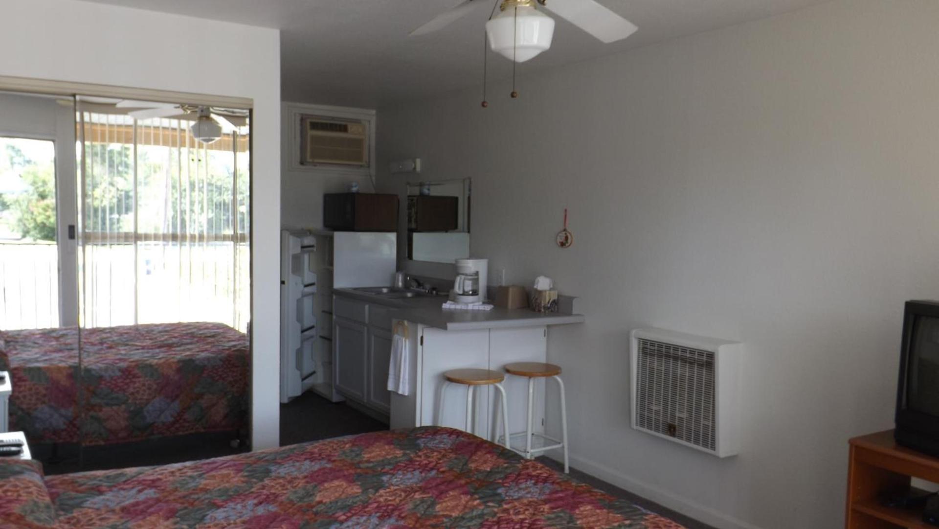 Twin Lakes Inn photo 38