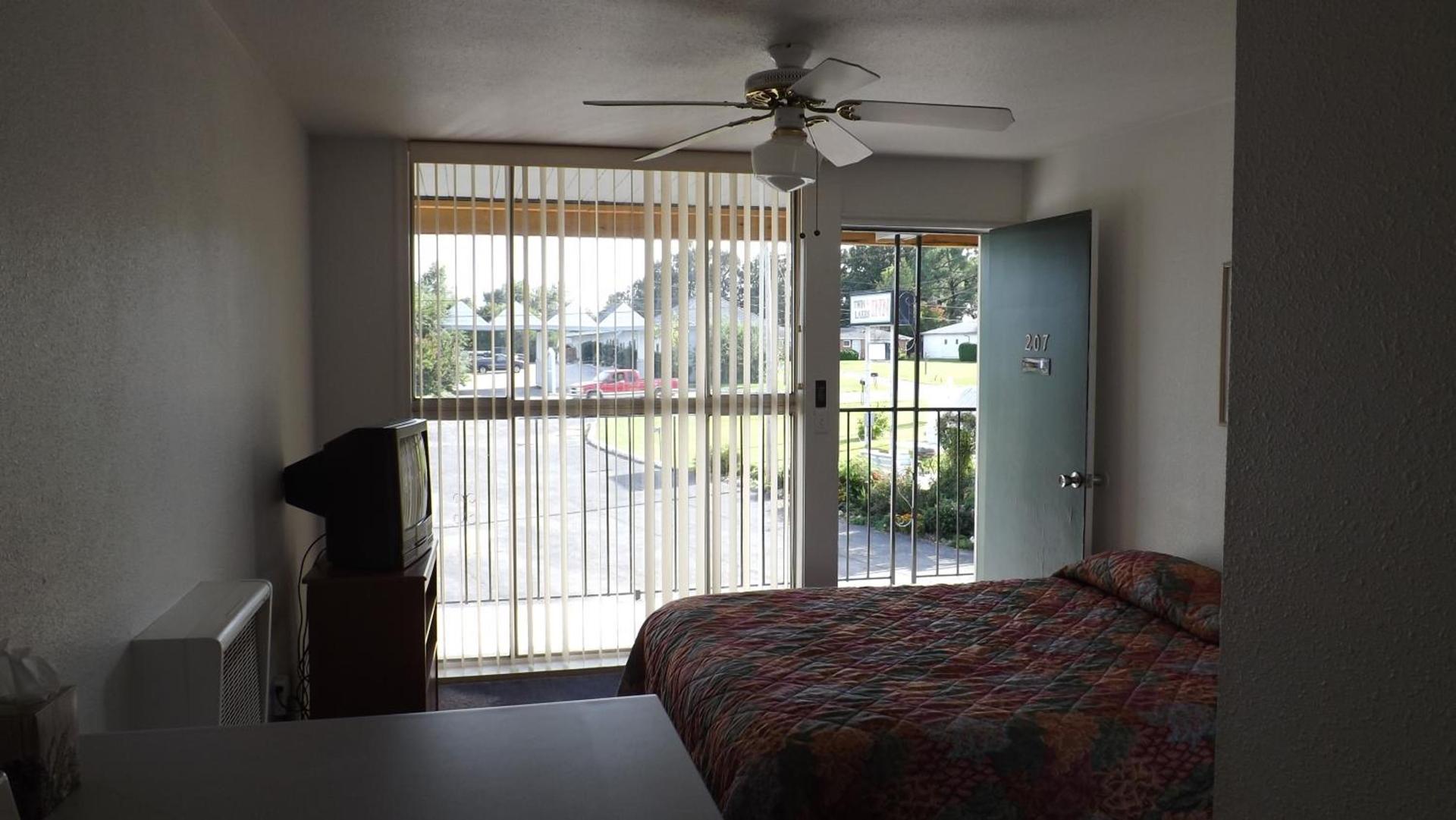 Twin Lakes Inn photo 24