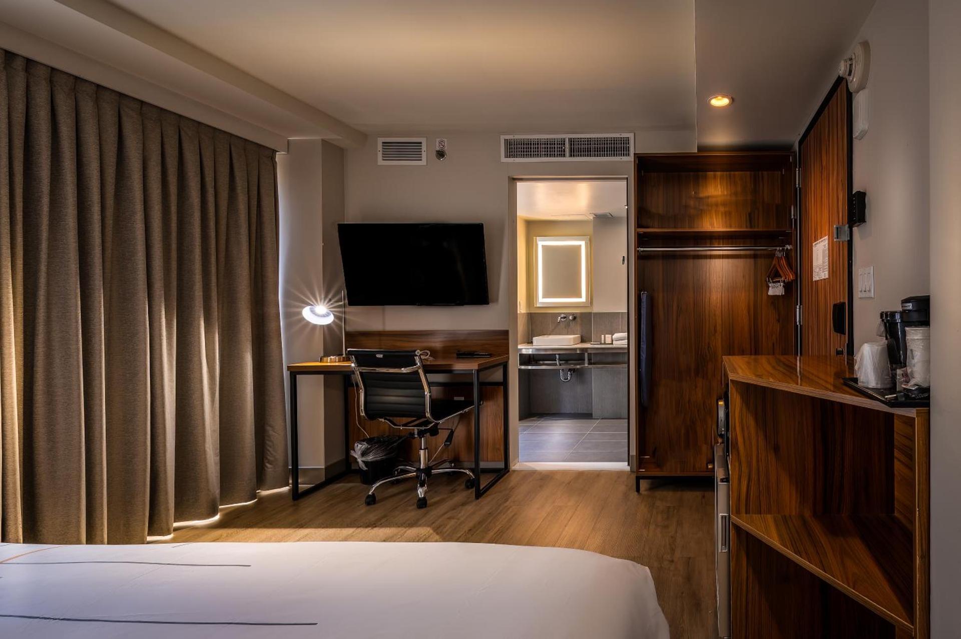 La Quinta by Wyndham Time Square South photo 16