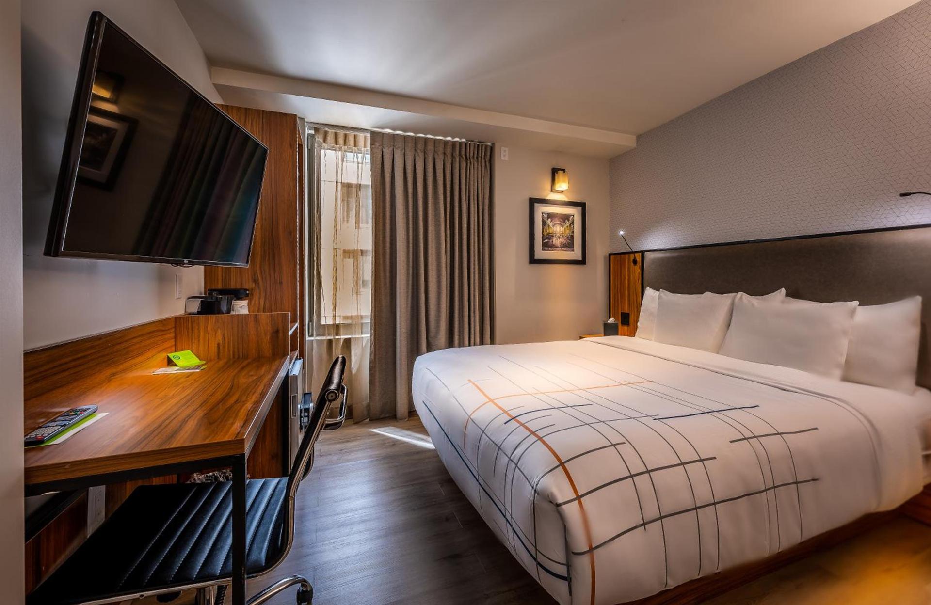 La Quinta by Wyndham Time Square South photo 25