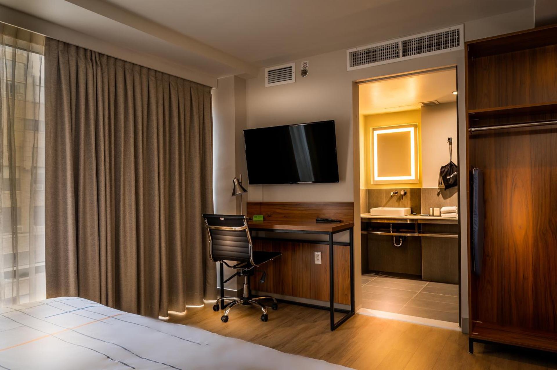 La Quinta by Wyndham Time Square South photo 20
