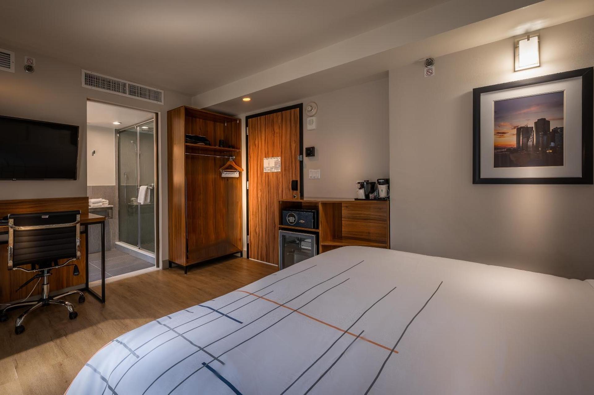 La Quinta by Wyndham Time Square South photo 18