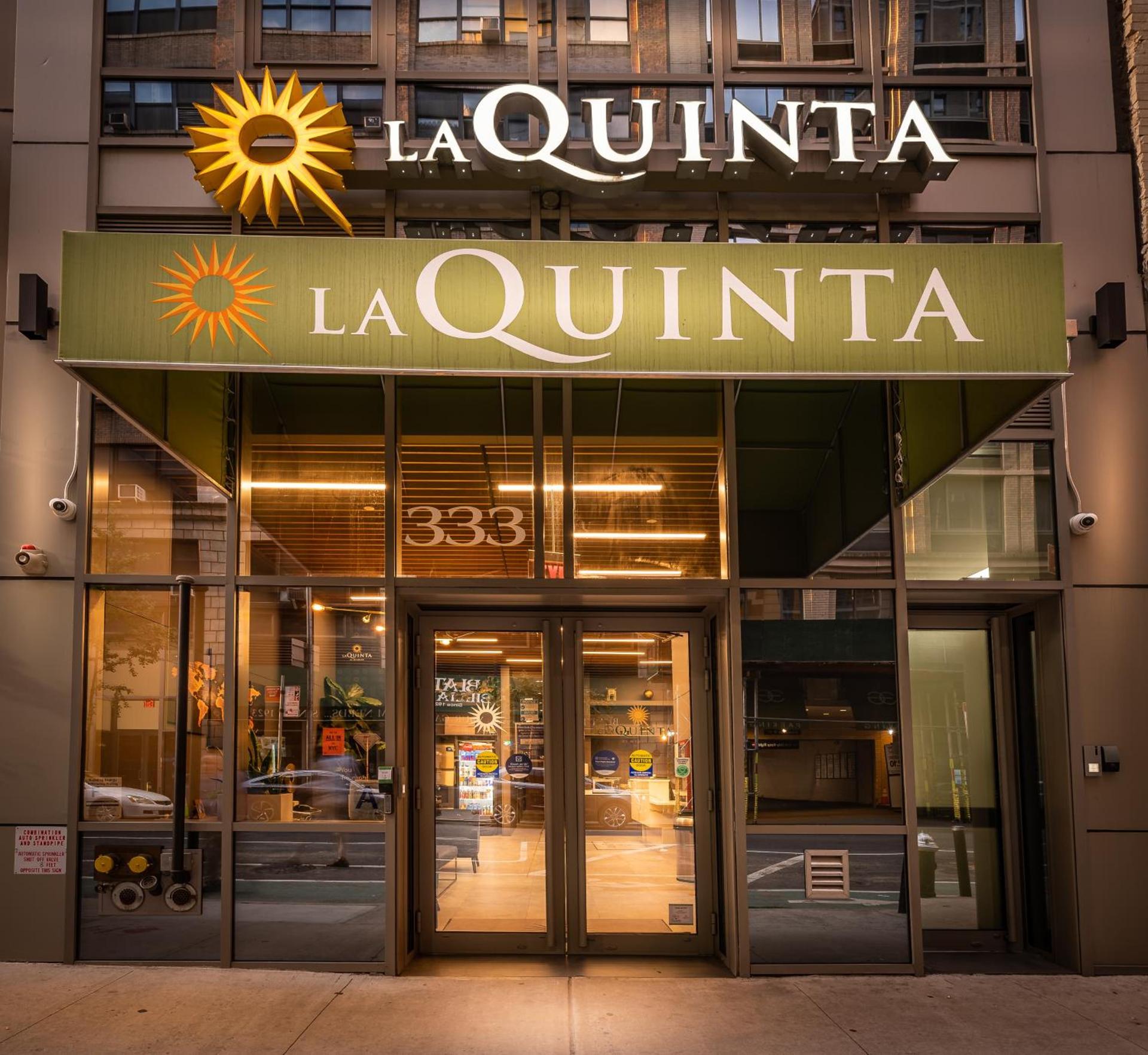 La Quinta by Wyndham Time Square South photo 32