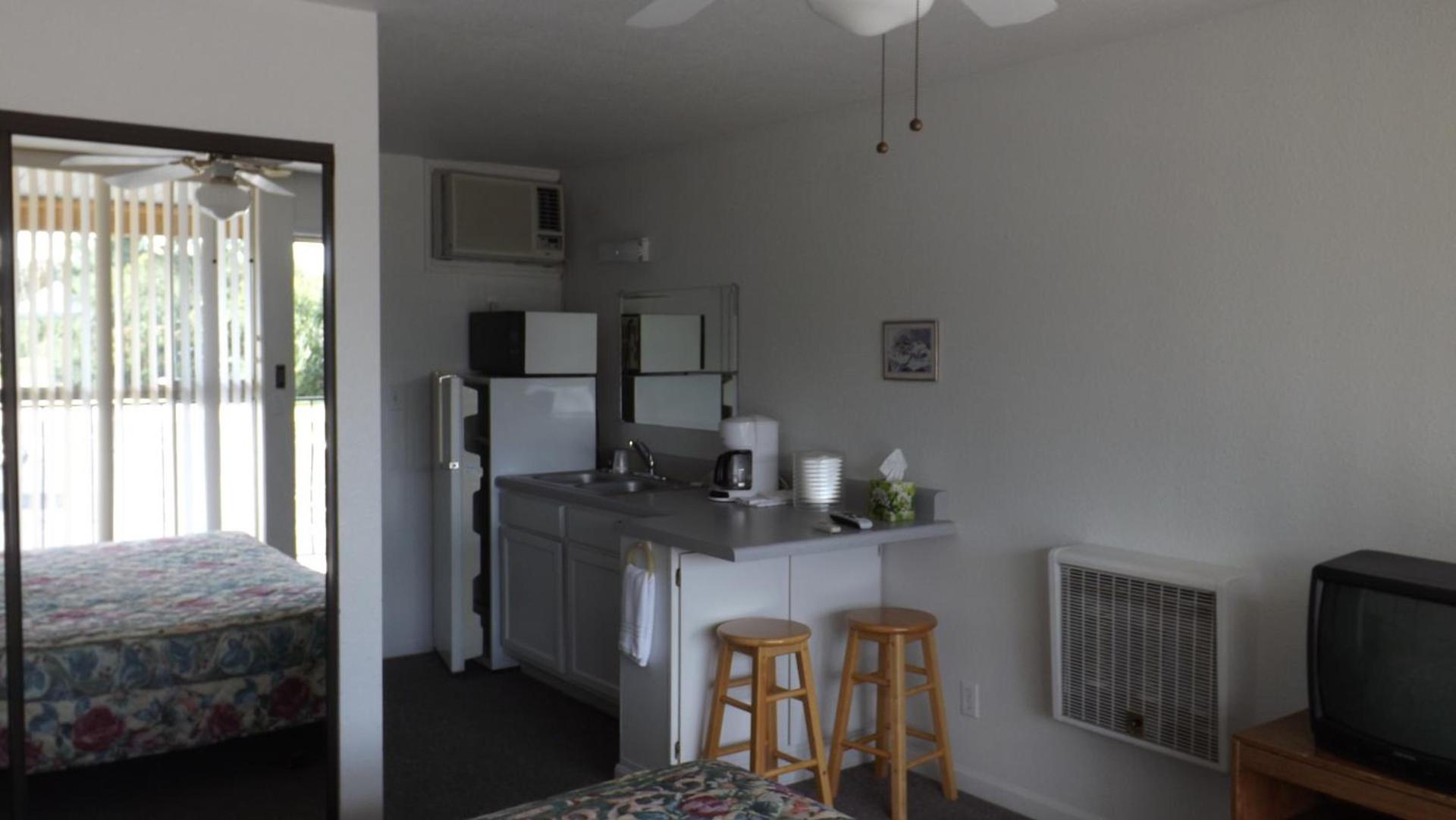 Twin Lakes Inn photo 30