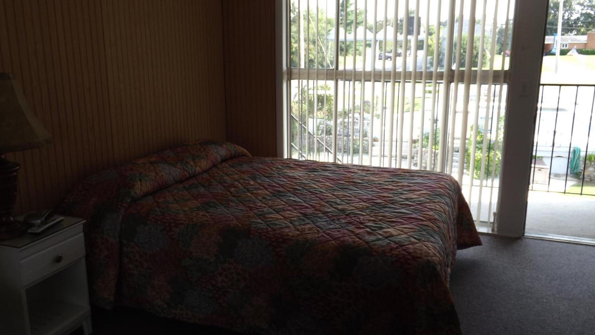 Twin Lakes Inn photo 39