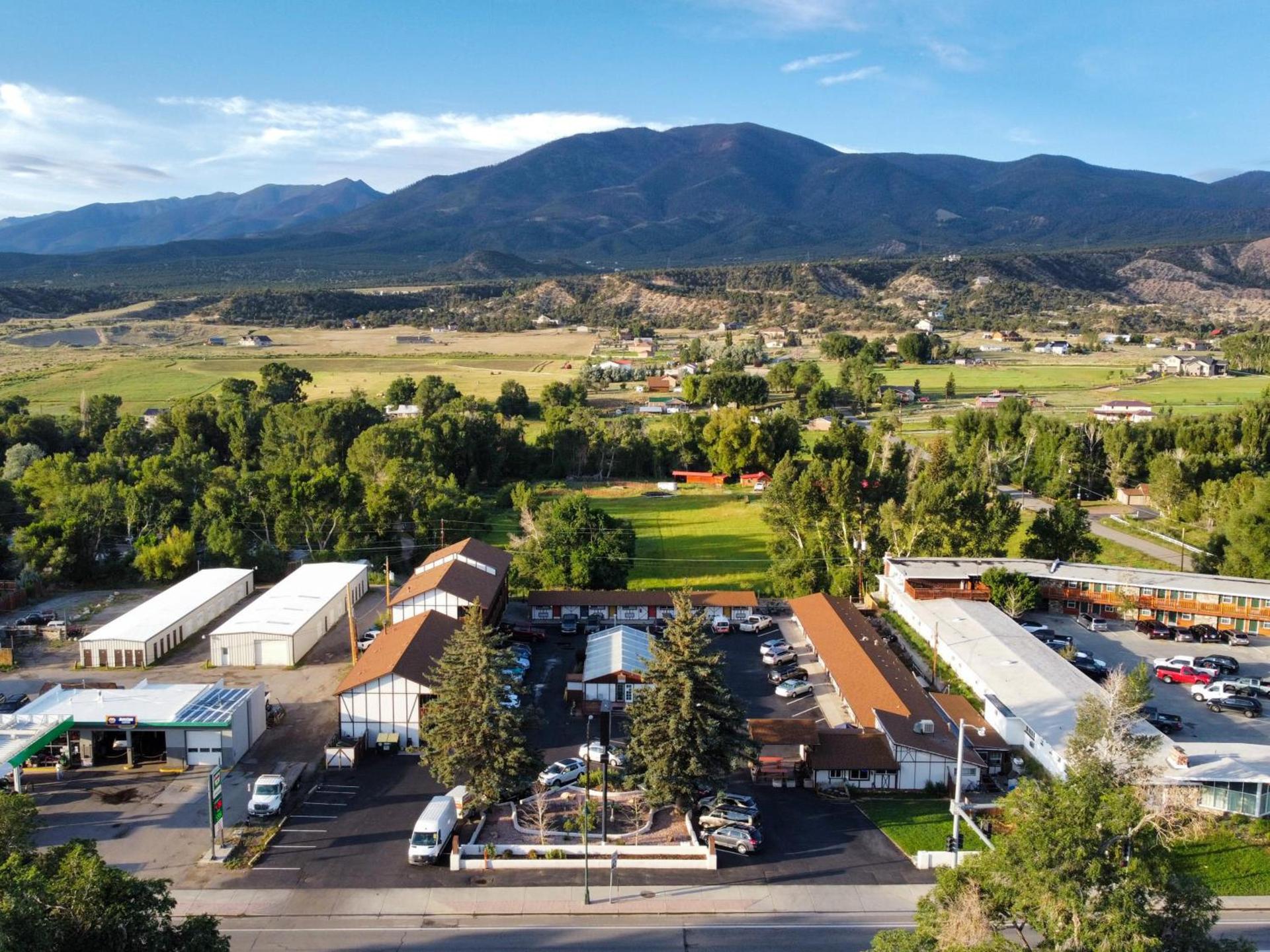 Loyal Duke Lodge — hotel in Salida