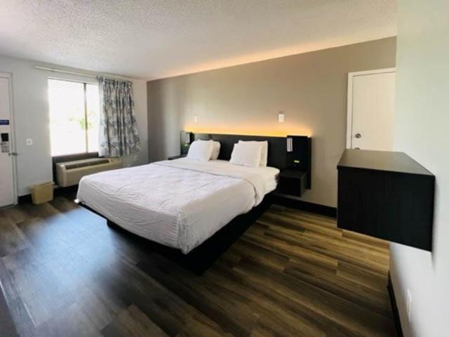 Motel 6 Jeffersonville, IN photo 36