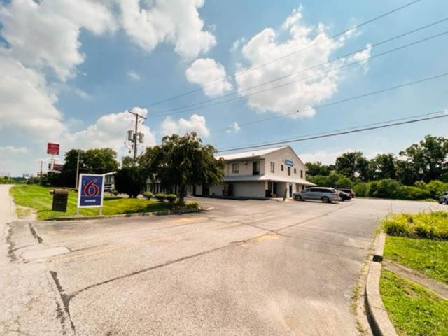 Motel 6 Jeffersonville, IN photo 26