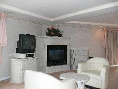 Chateau Royale Inn photo 9