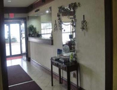 Super 8 by Wyndham Freeport photo 17