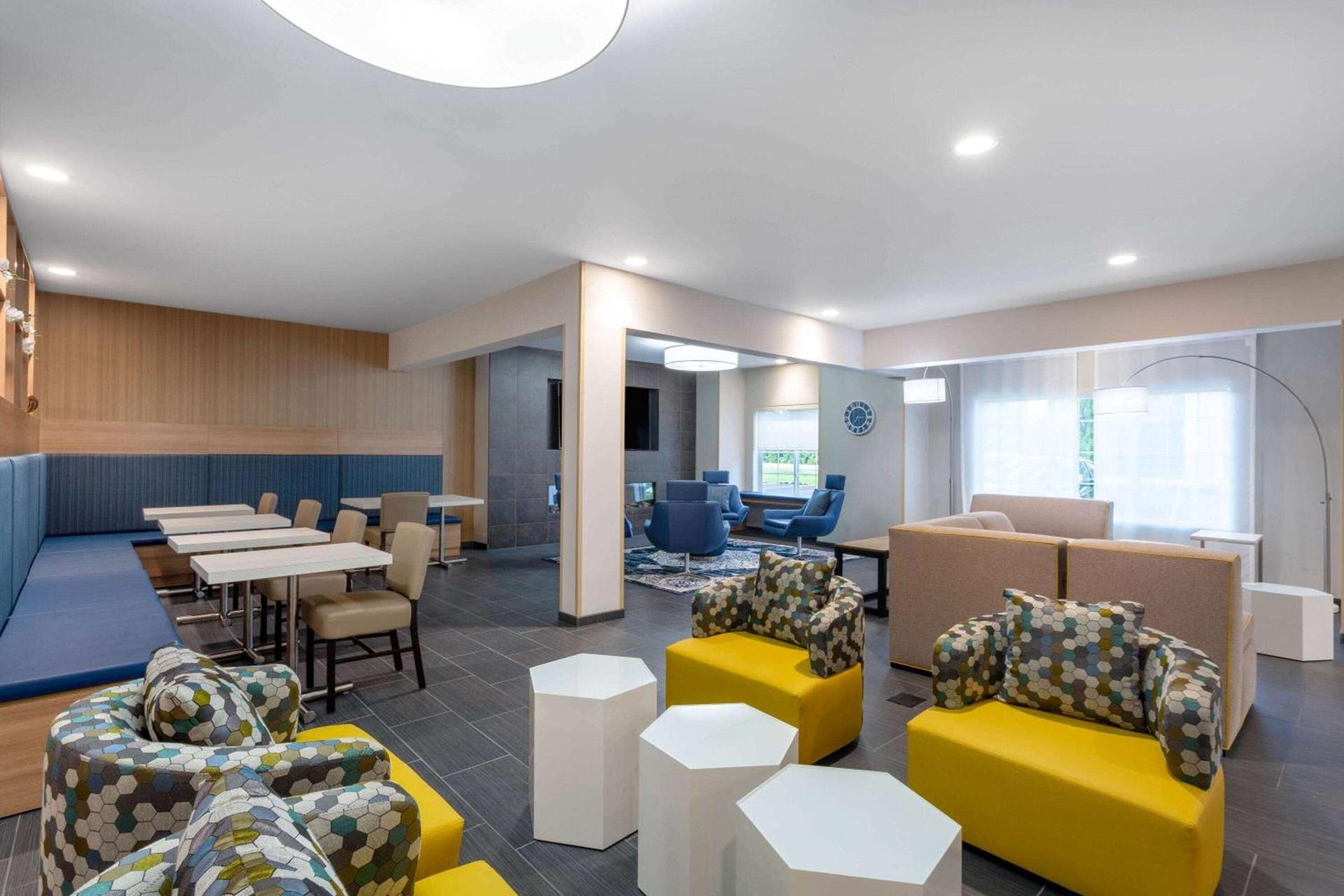 Microtel Inn & Suites by Wyndham Amsterdam NY photo 10