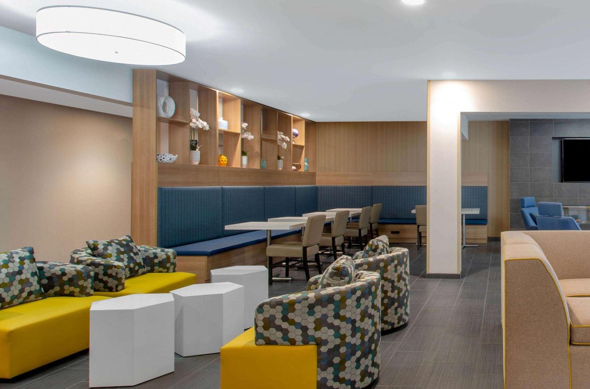 Microtel Inn & Suites by Wyndham Amsterdam NY photo 12
