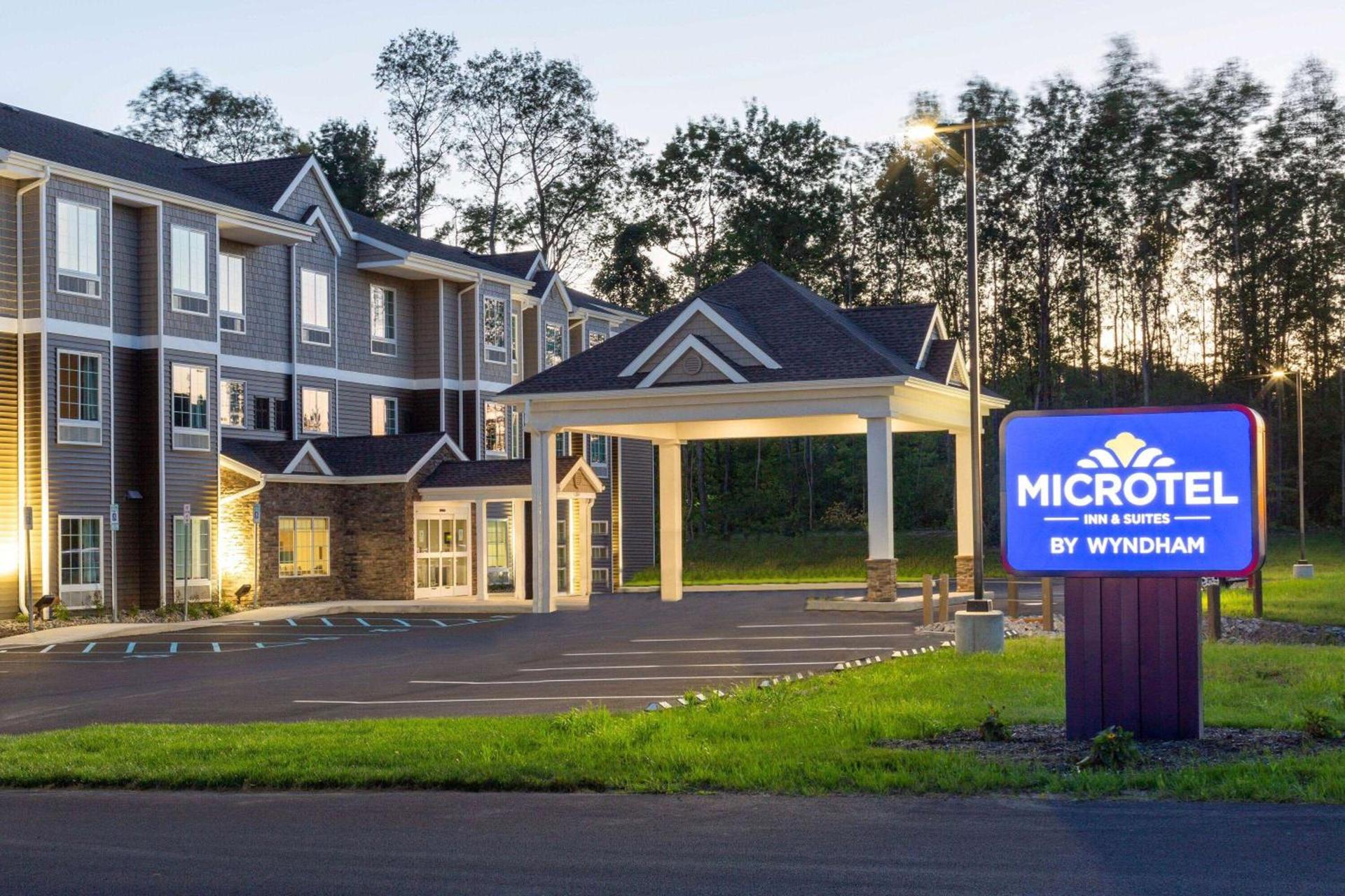Microtel Inn & Suites by Wyndham Amsterdam NY photo 5