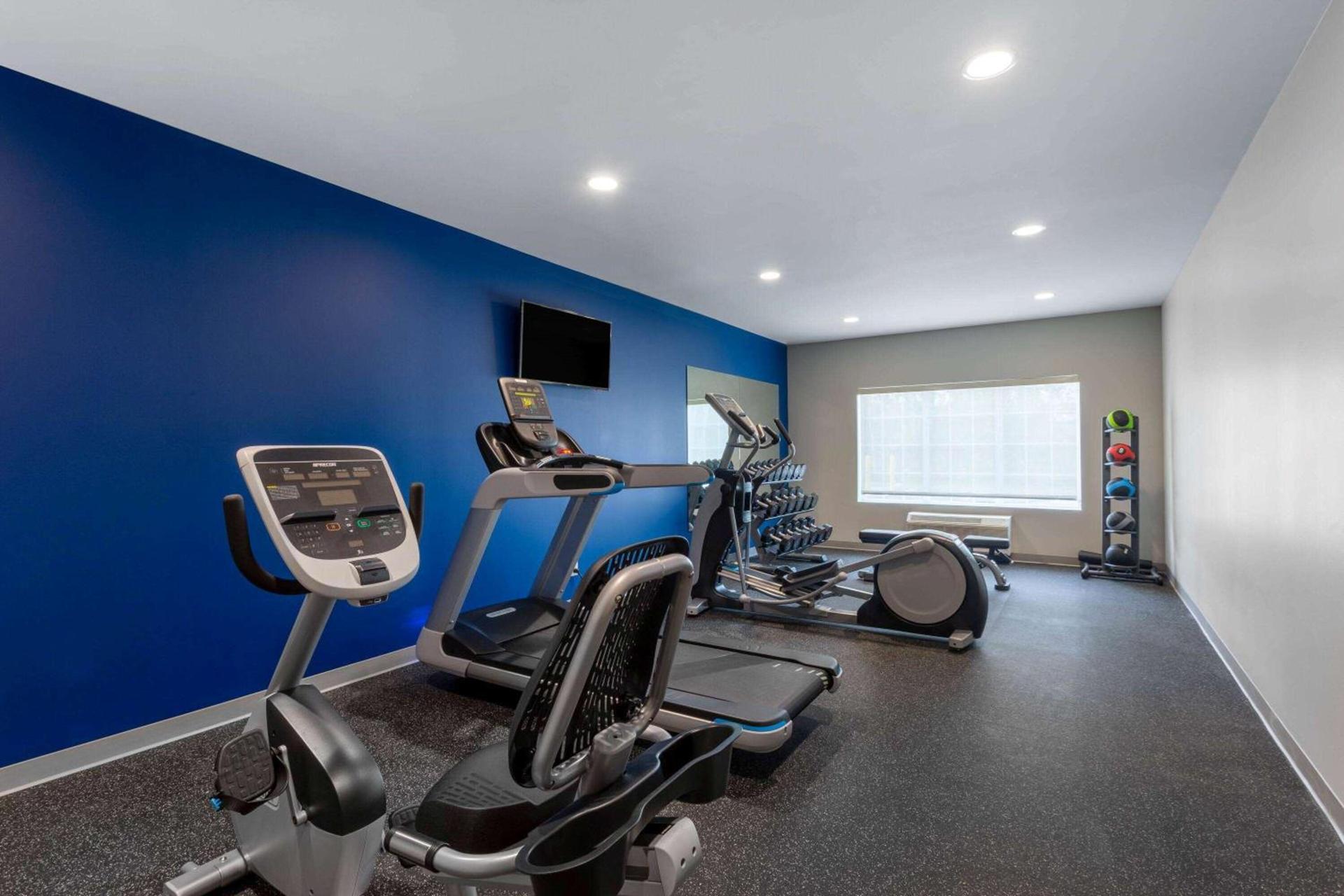 Microtel Inn & Suites by Wyndham Amsterdam NY photo 16