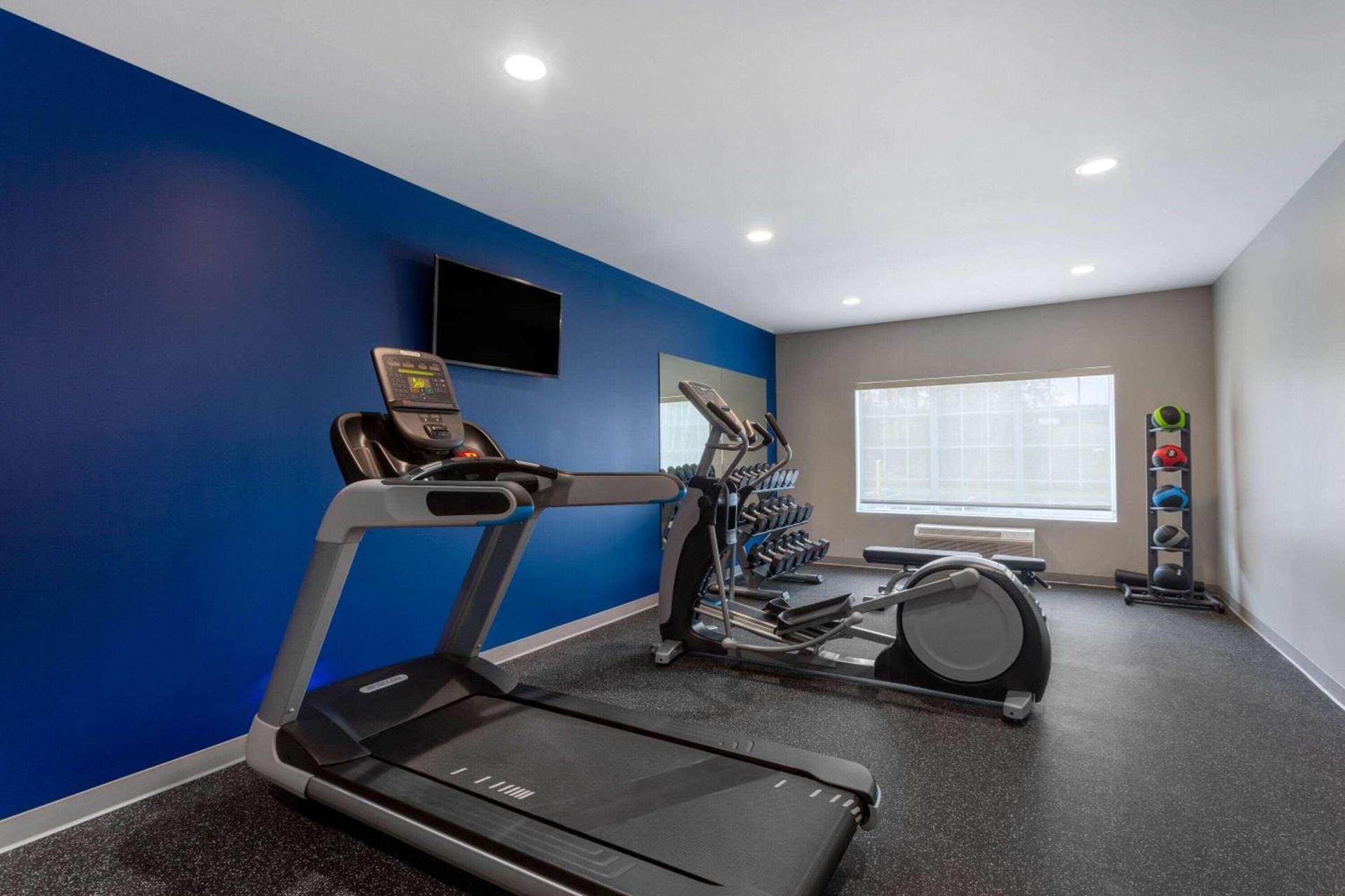 Microtel Inn & Suites by Wyndham Amsterdam NY photo 17