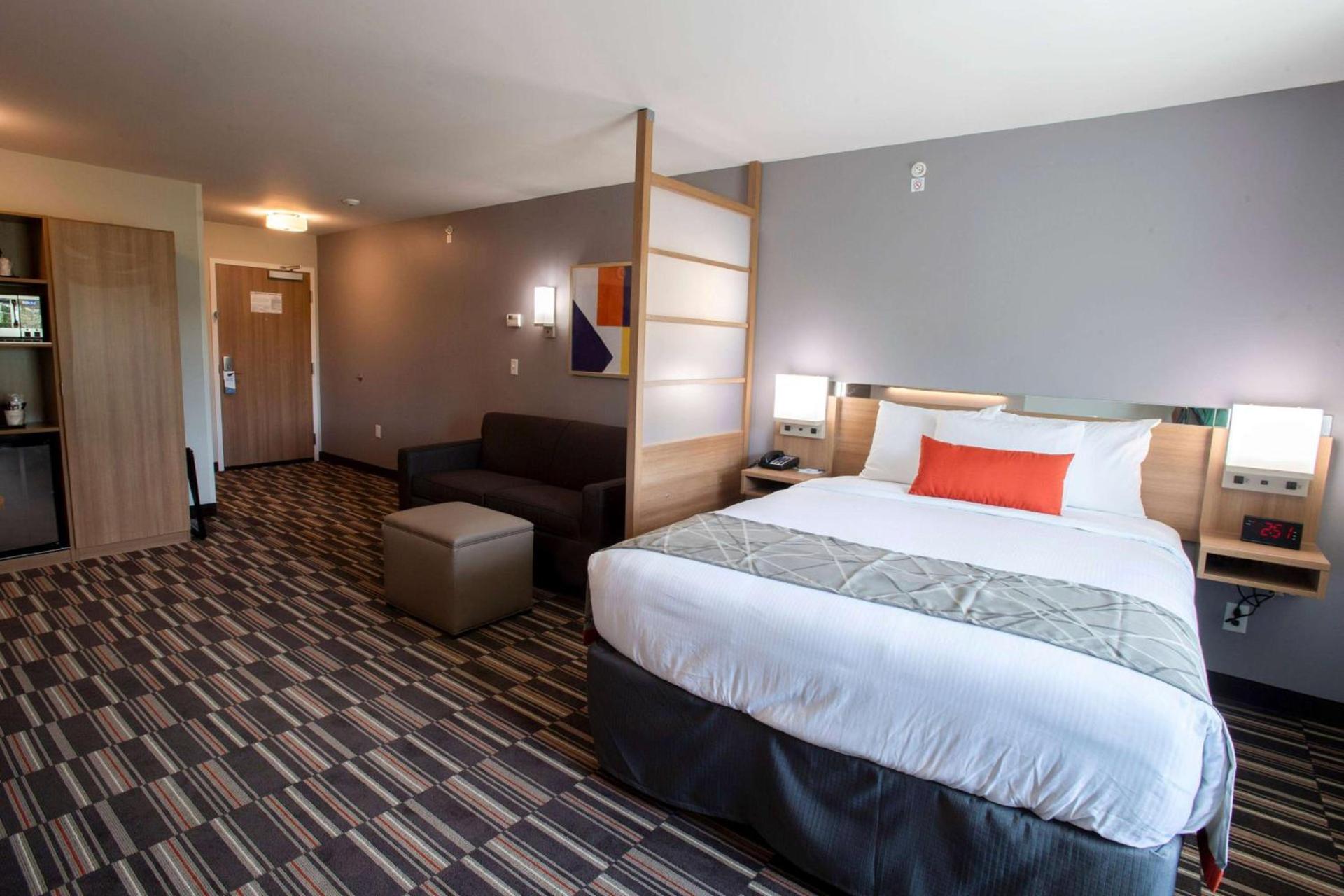 Microtel Inn & Suites by Wyndham Amsterdam NY photo 22