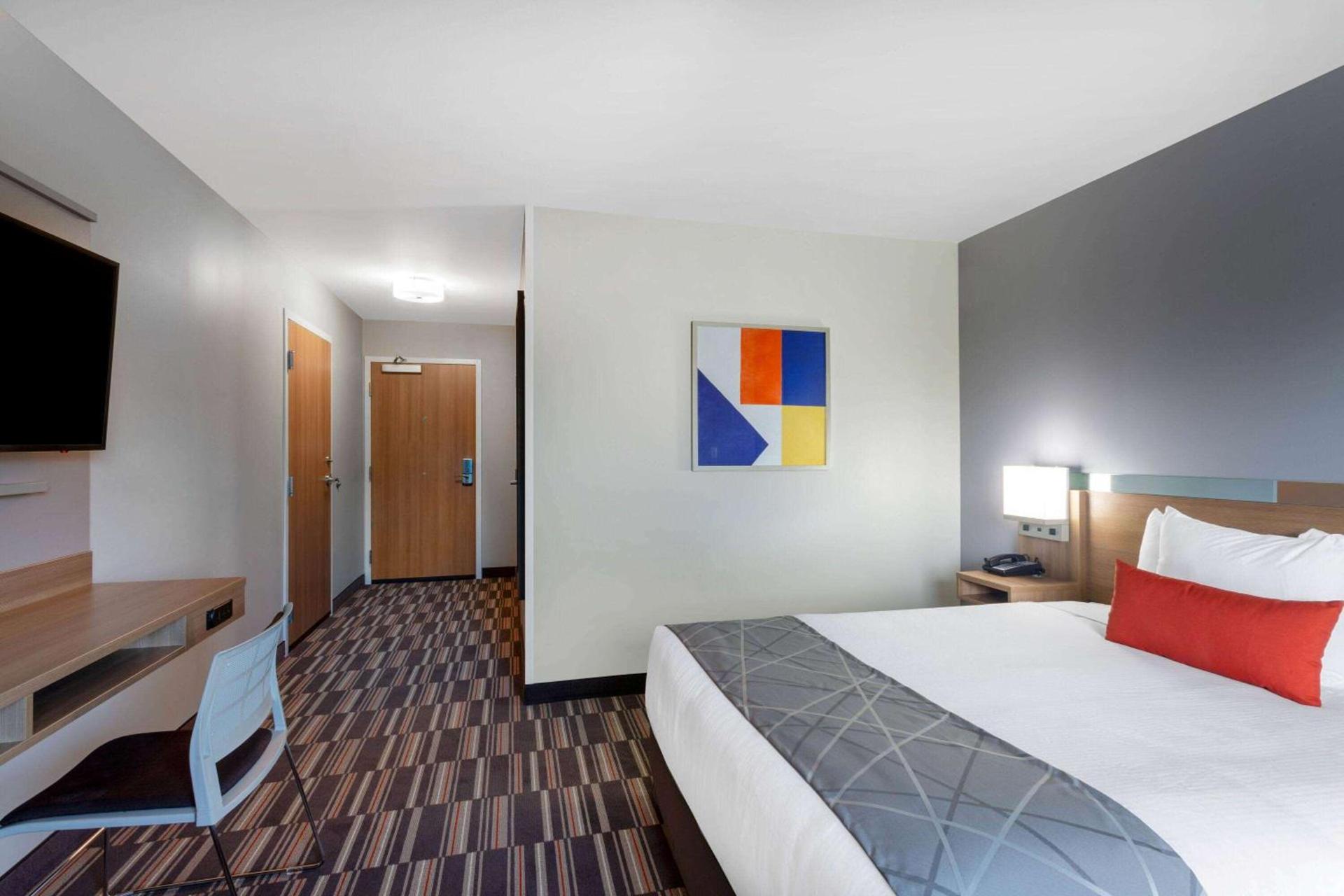 Microtel Inn & Suites by Wyndham Amsterdam NY photo 31