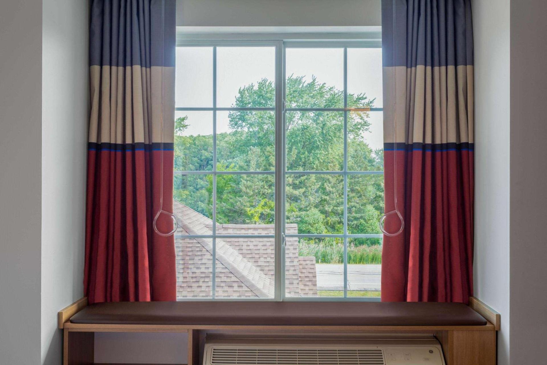 Microtel Inn & Suites by Wyndham Amsterdam NY photo 33
