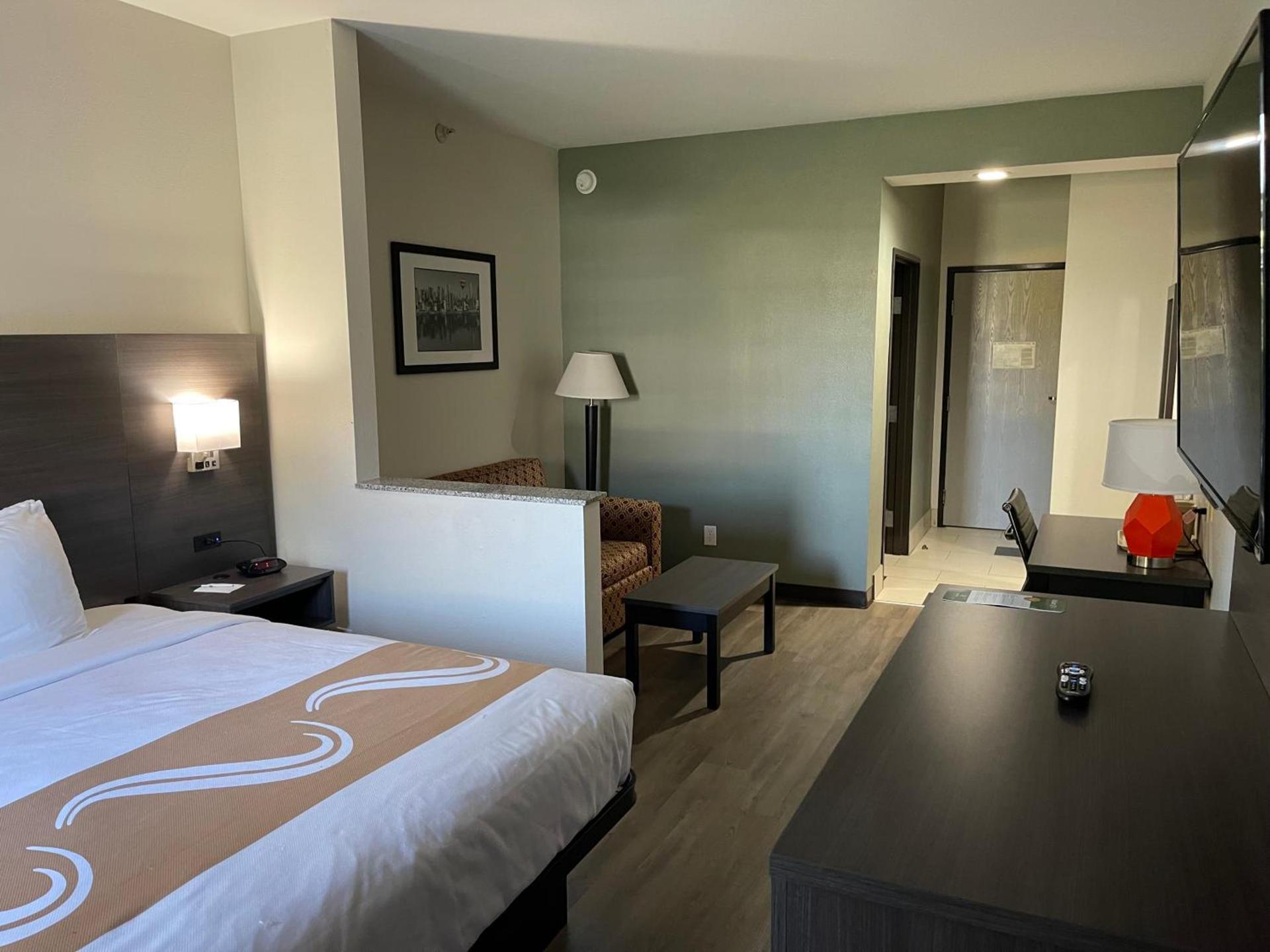 Quality Suites Tulsa I-44 photo 9