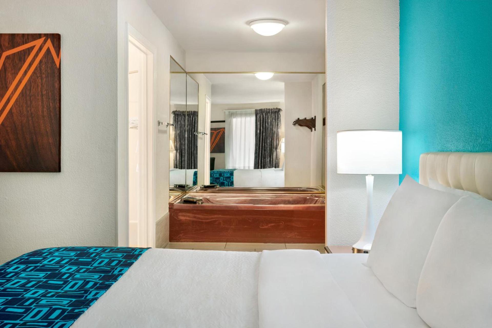 Howard Johnson by Wyndham Chattanooga Lookout Mountain I-24 photo 41