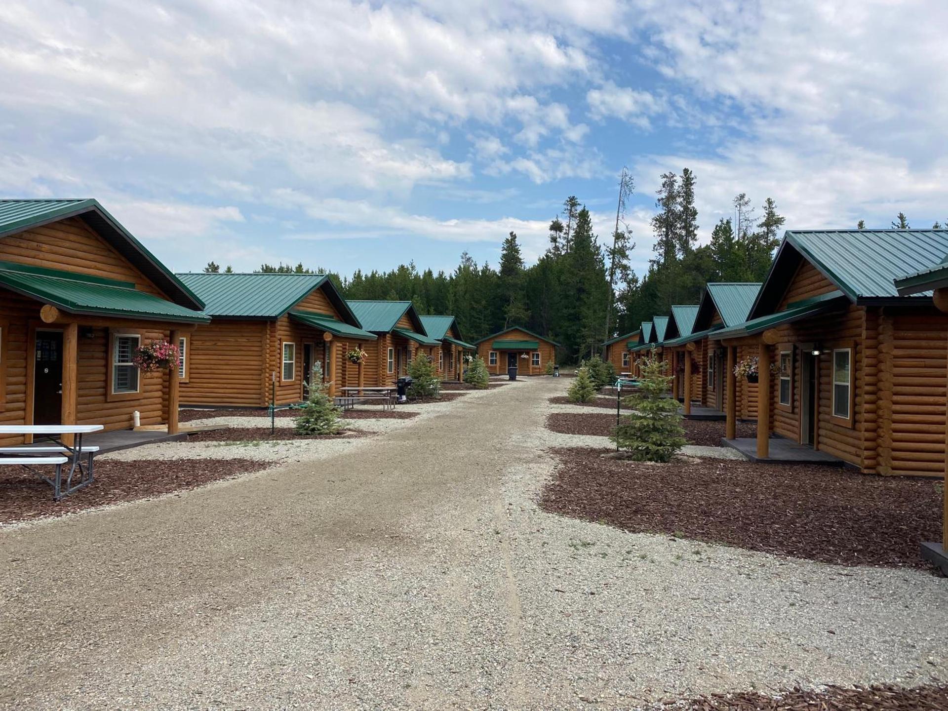 Cabin Village — hotel in Island Park