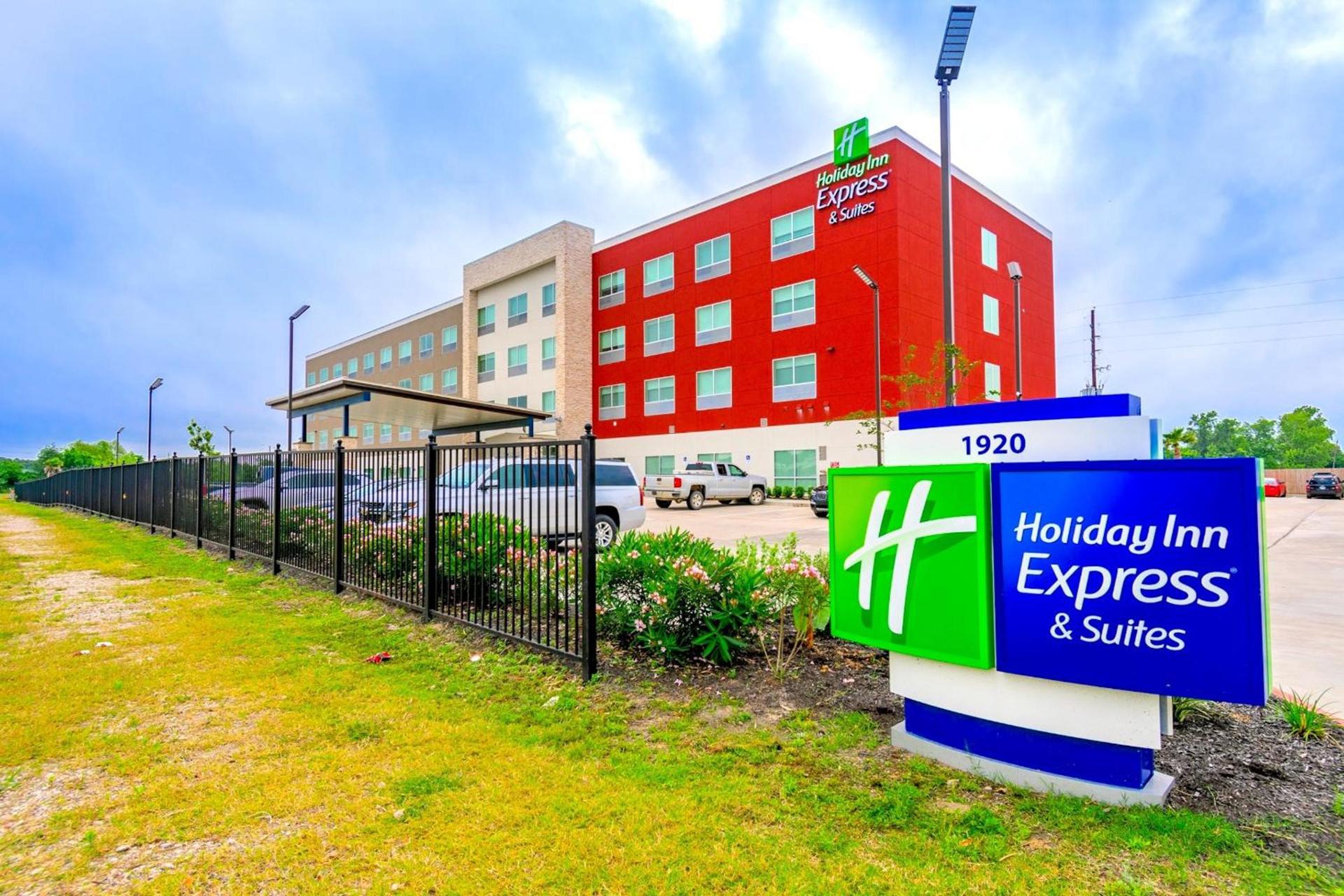 Holiday Inn Express & Suites - Houston IAH - Beltway 8 by IHG photo 3