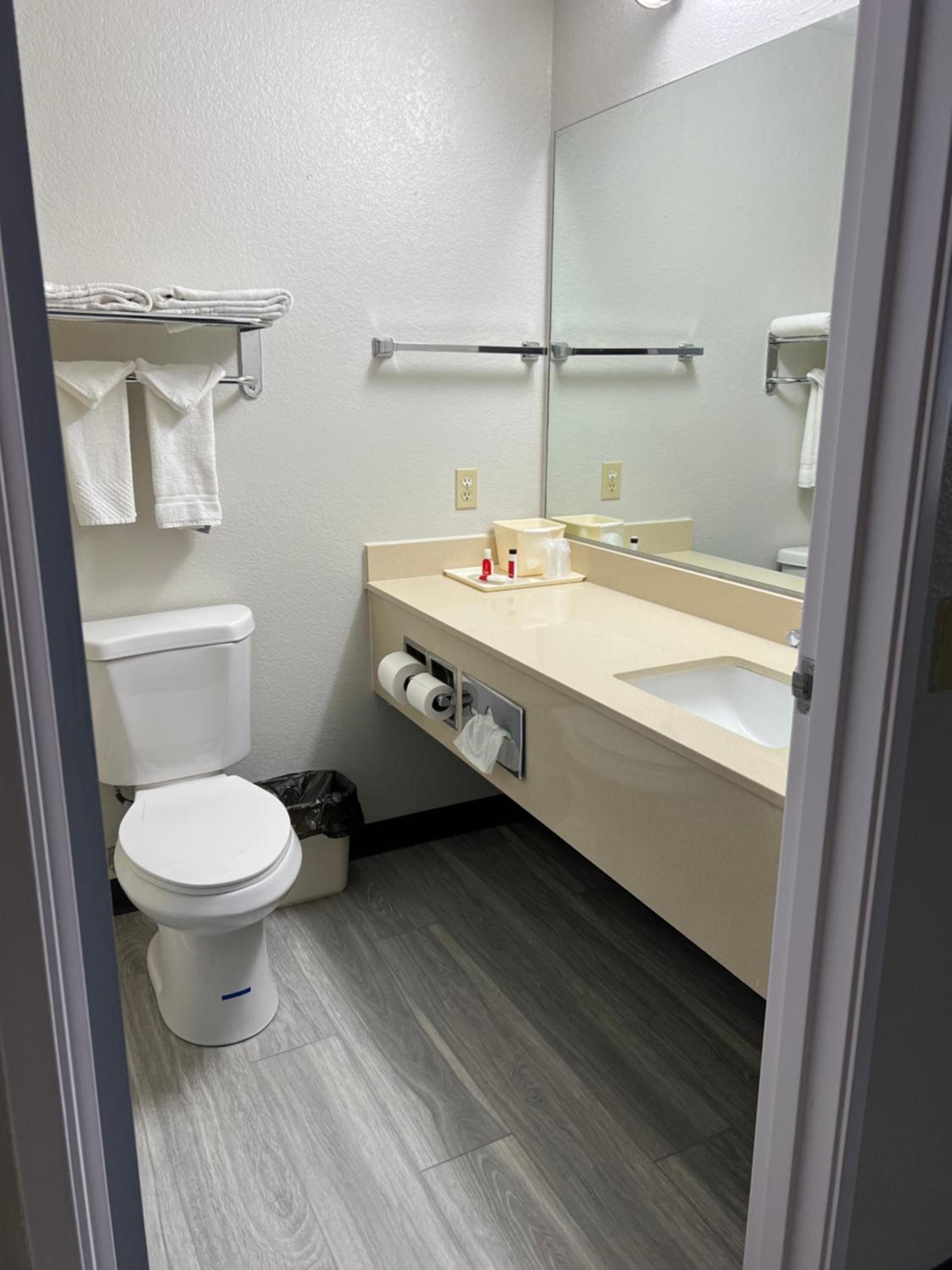 Baymont by Wyndham Omaha SW photo 25