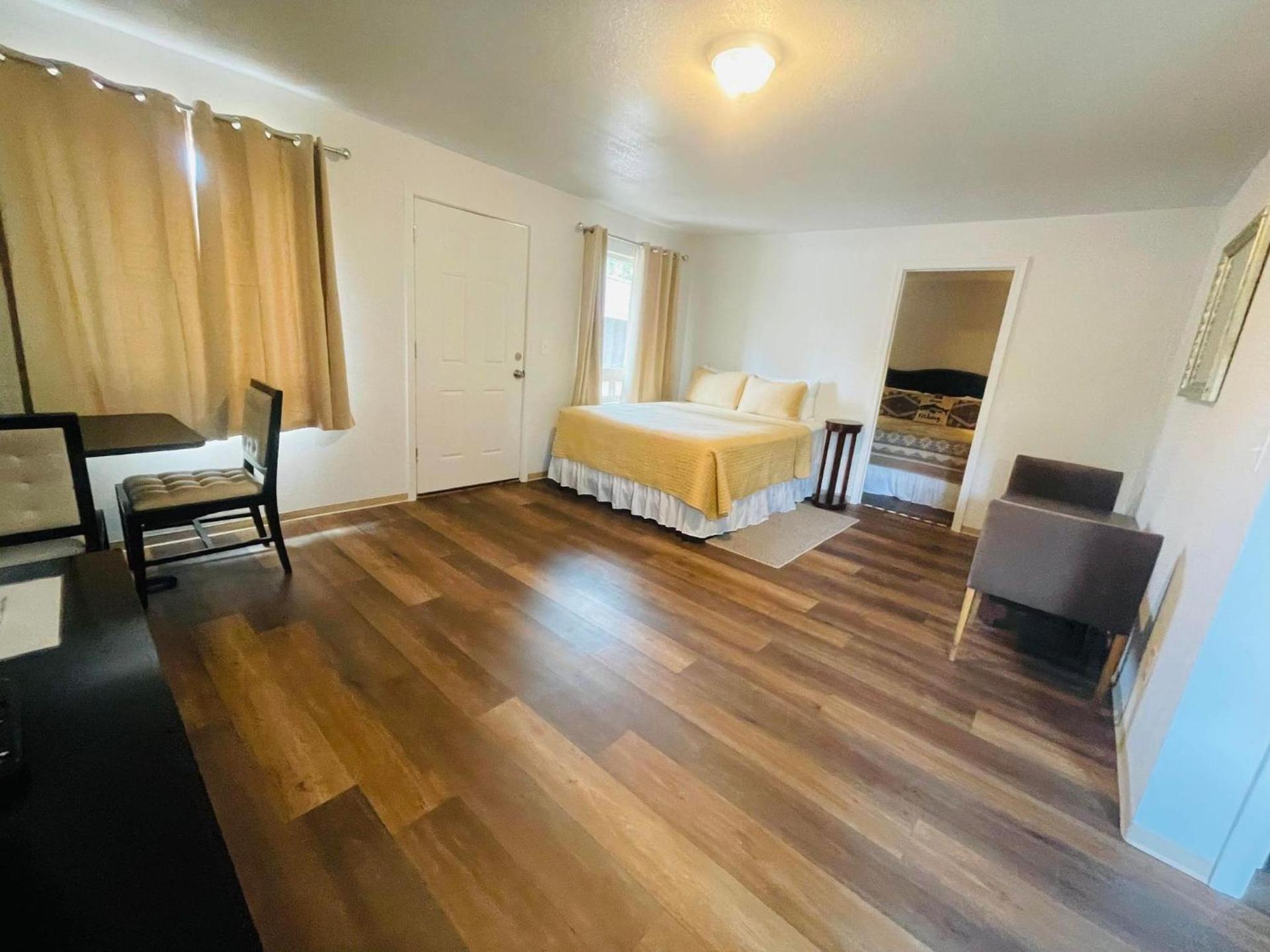 Riverfront Lodging photo 11