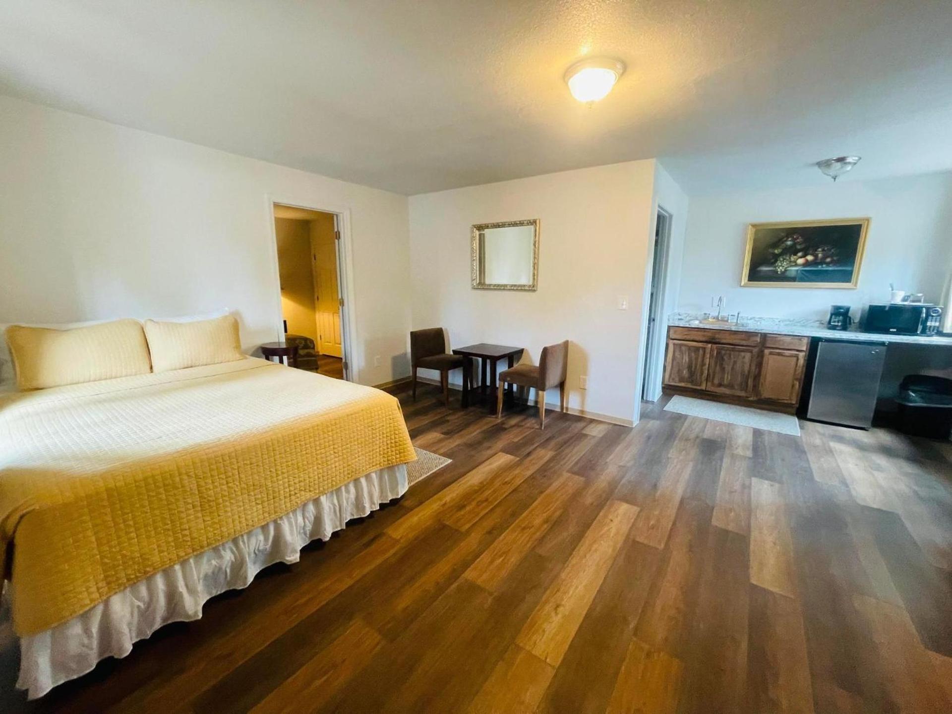Riverfront Lodging photo 2