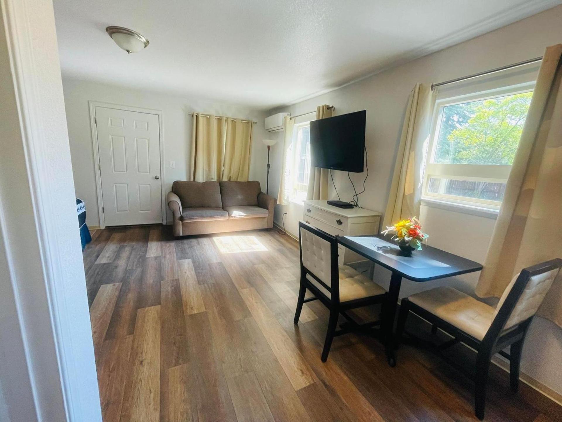 Riverfront Lodging photo 5