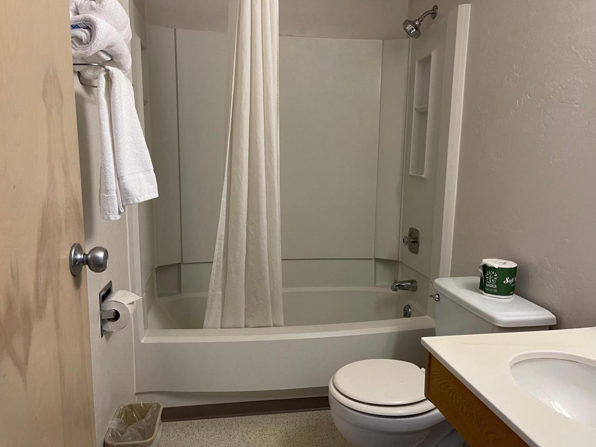 Super 8 by Wyndham Ketchikan photo 24