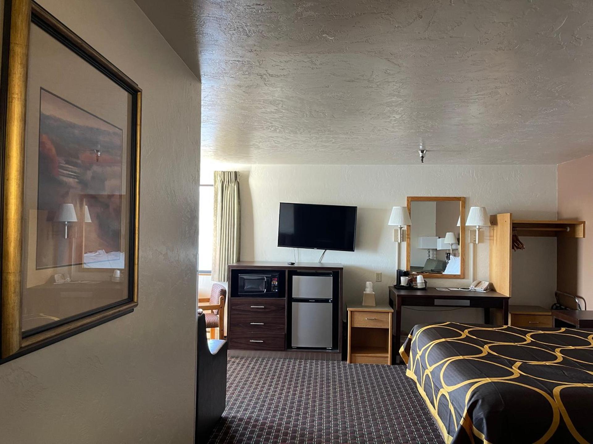 Super 8 by Wyndham Ketchikan photo 42